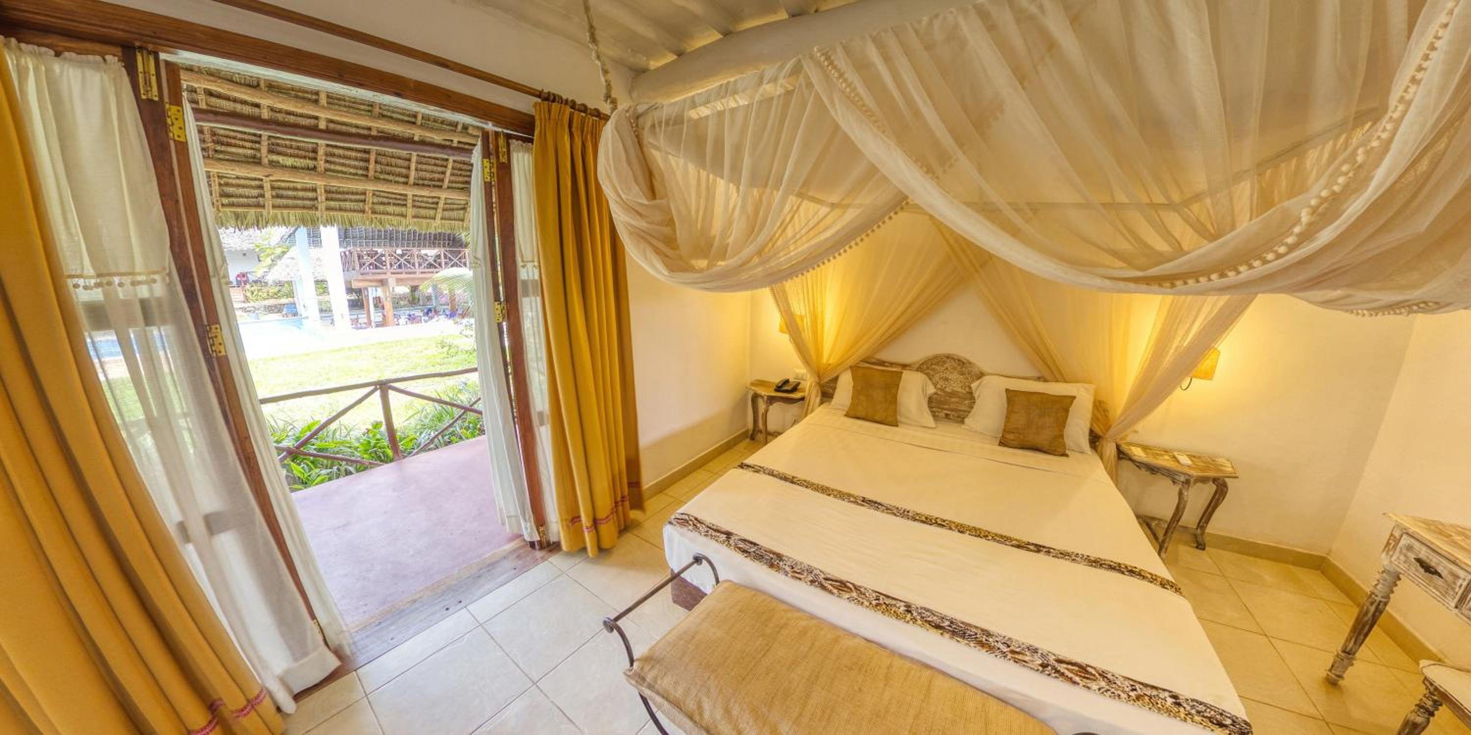 Deluxe Queen Room with Pool View