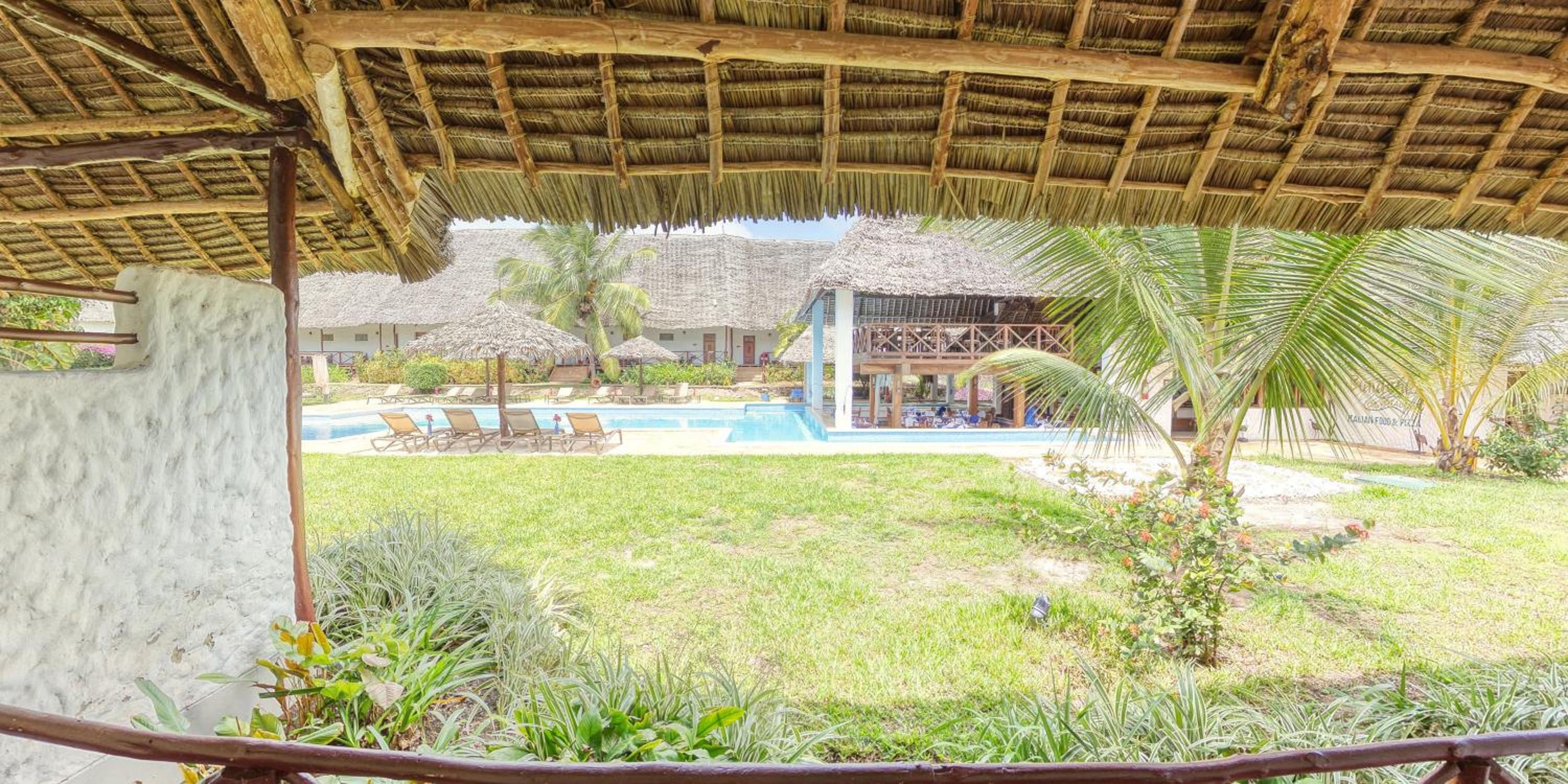 Deluxe Queen Room with Pool View