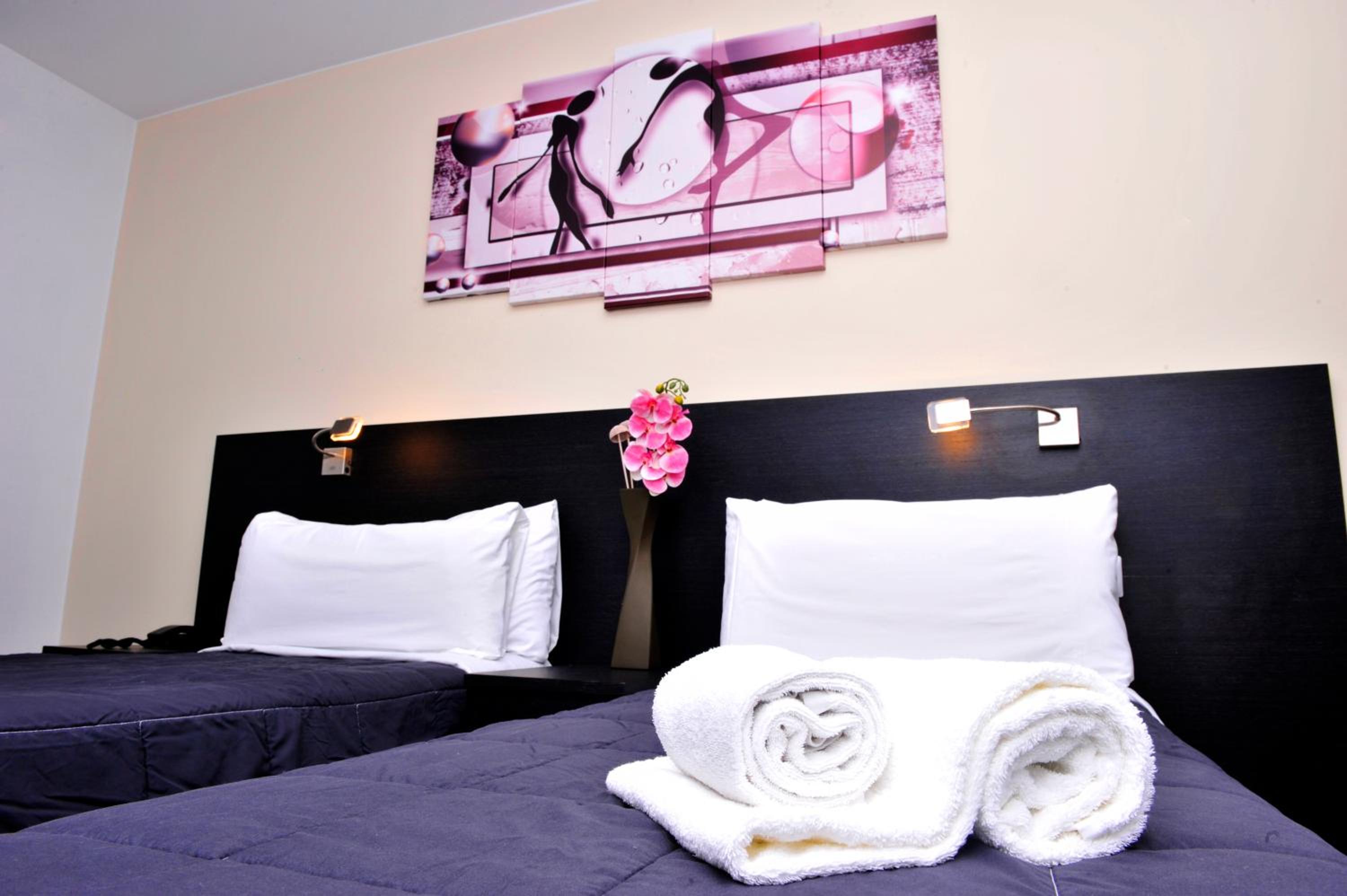 Twin Room - Photo 6