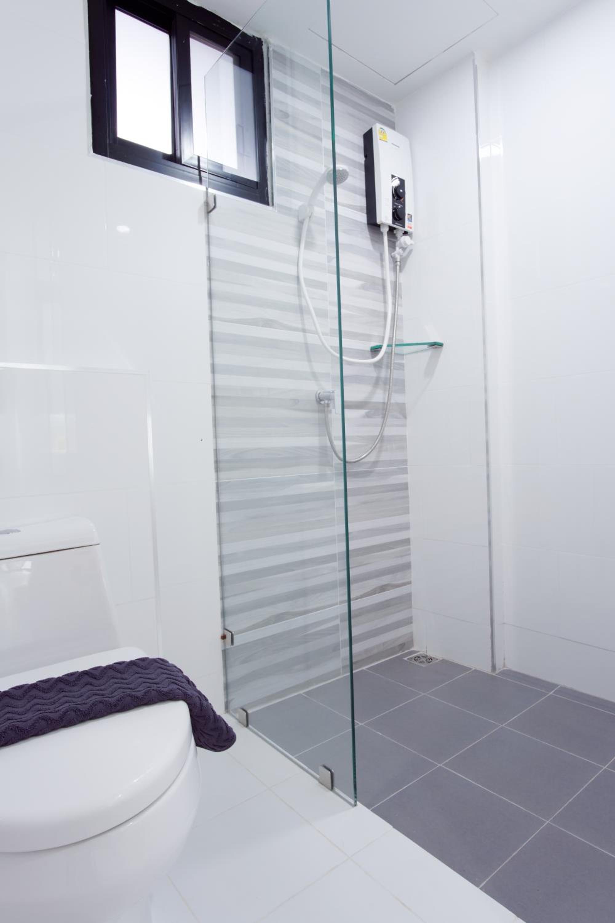 Double Room with Balcony - Photo 8