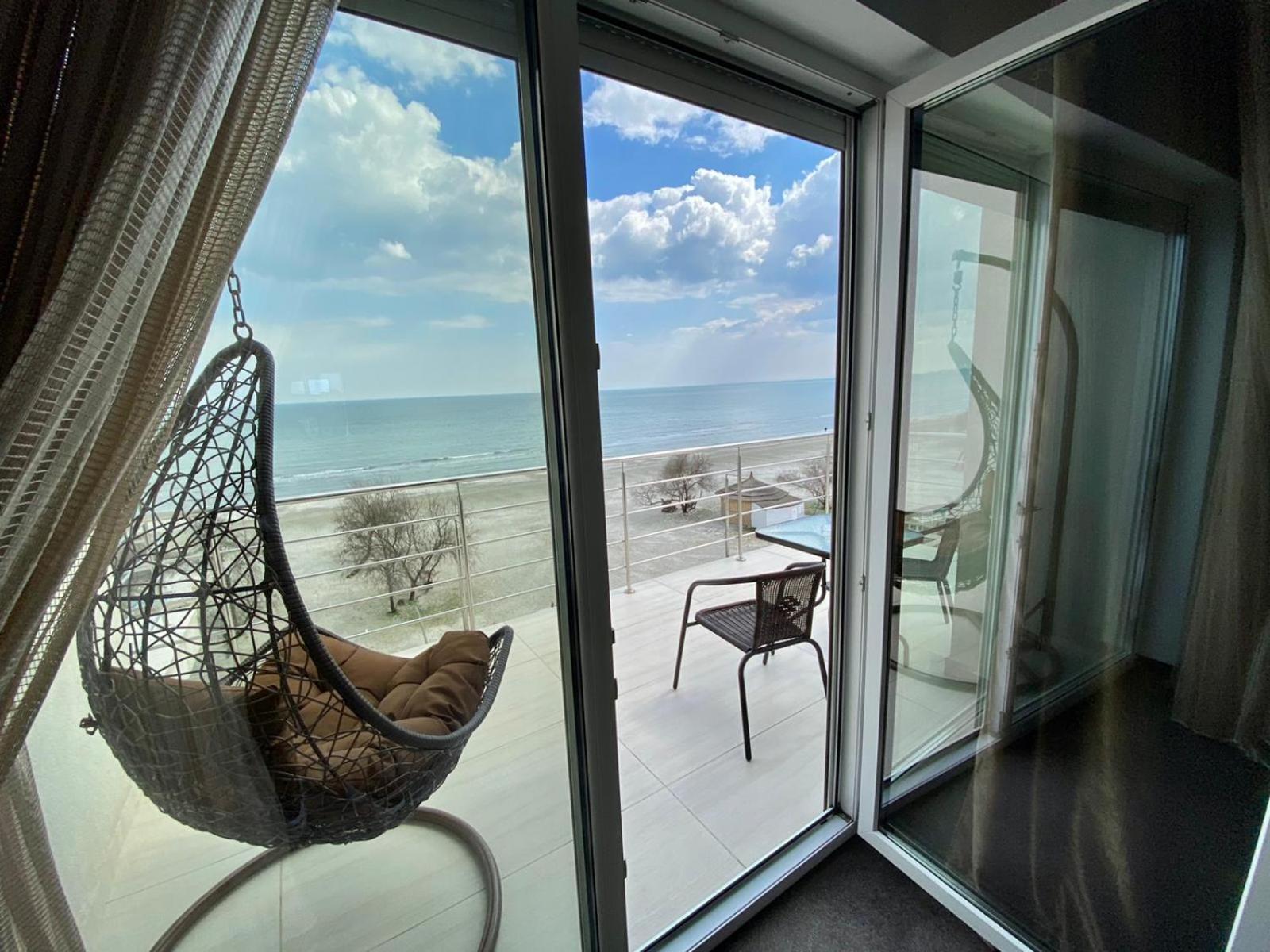 Family Room with Front Sea View  - Photo 2