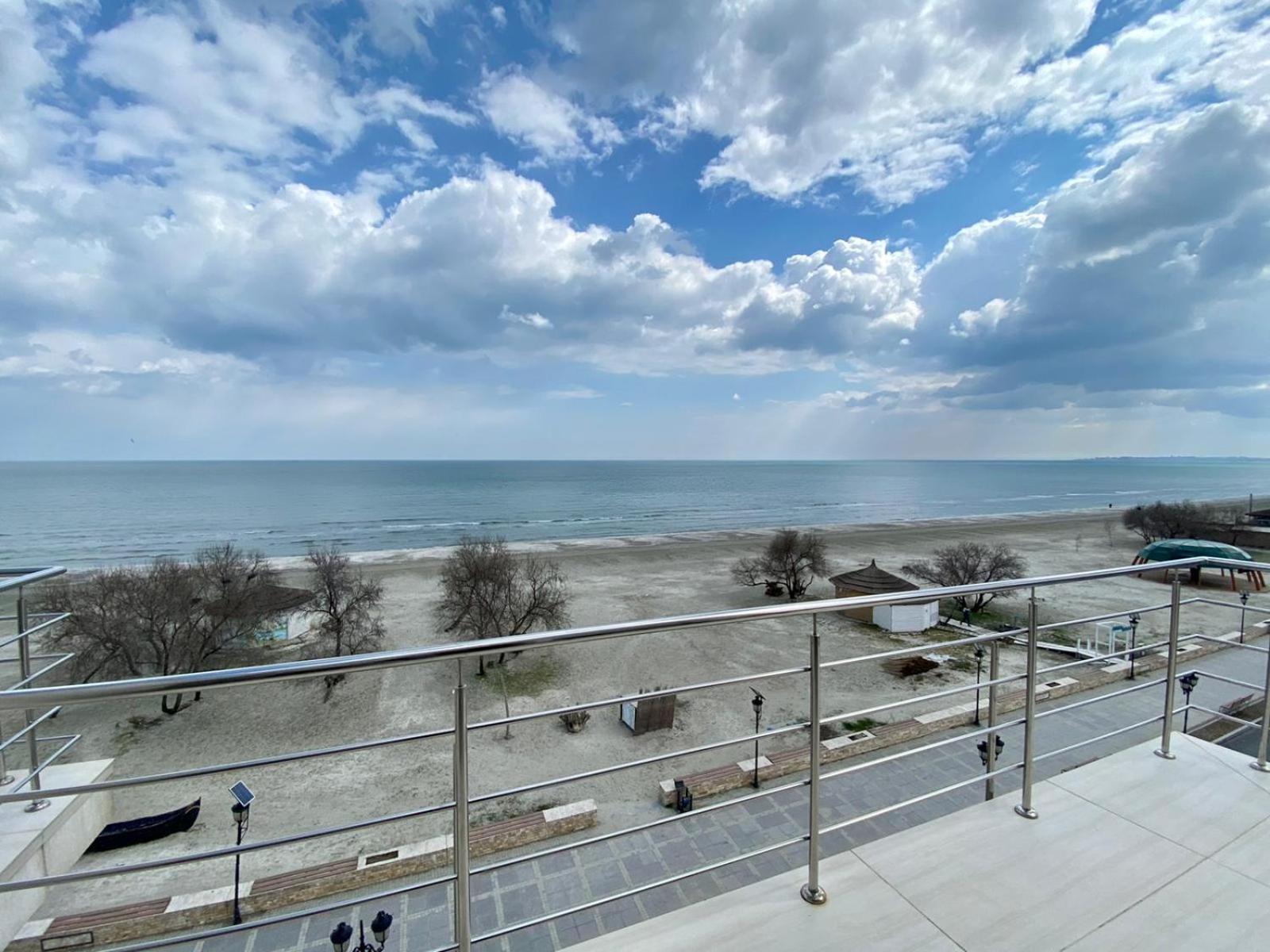 Family Room with Front Sea View  - Photo 11