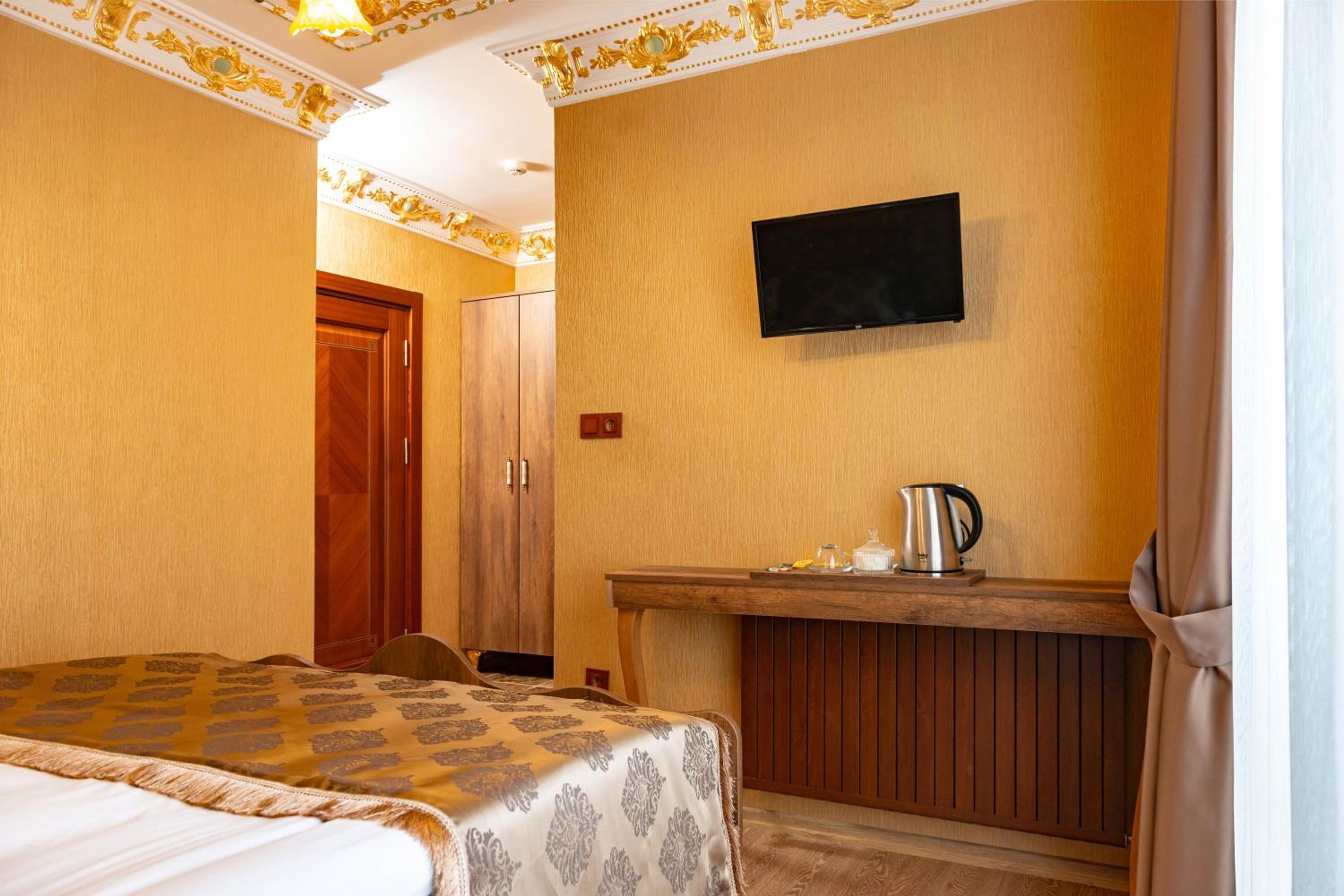 Deluxe Double Room photo 2