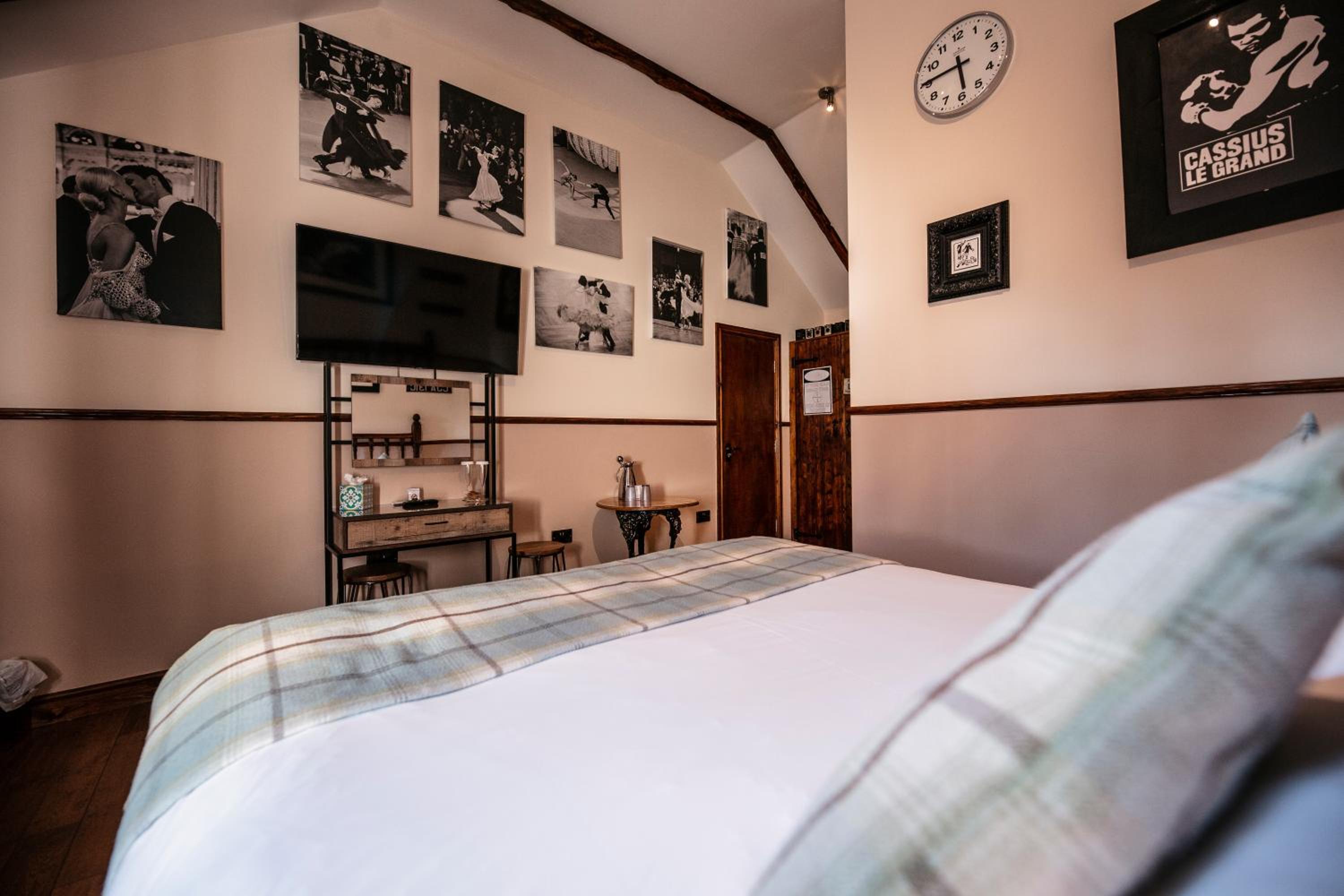 Double or Twin Room with Courtyard View - Photo 2