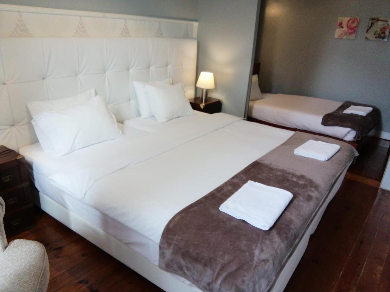 Basic Triple Room with Shared Bathroom photo 2