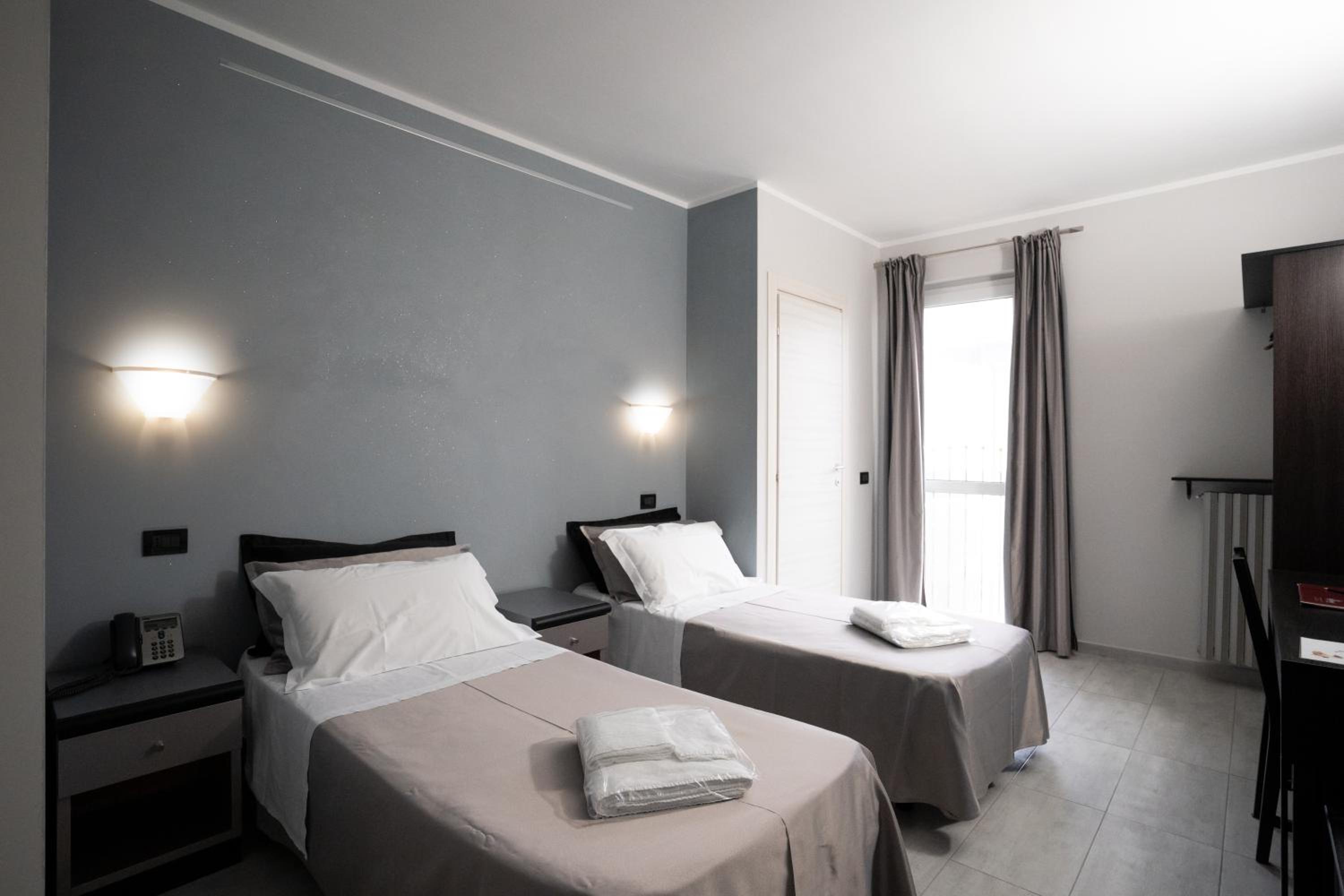 Double or Twin Room - Photo 5