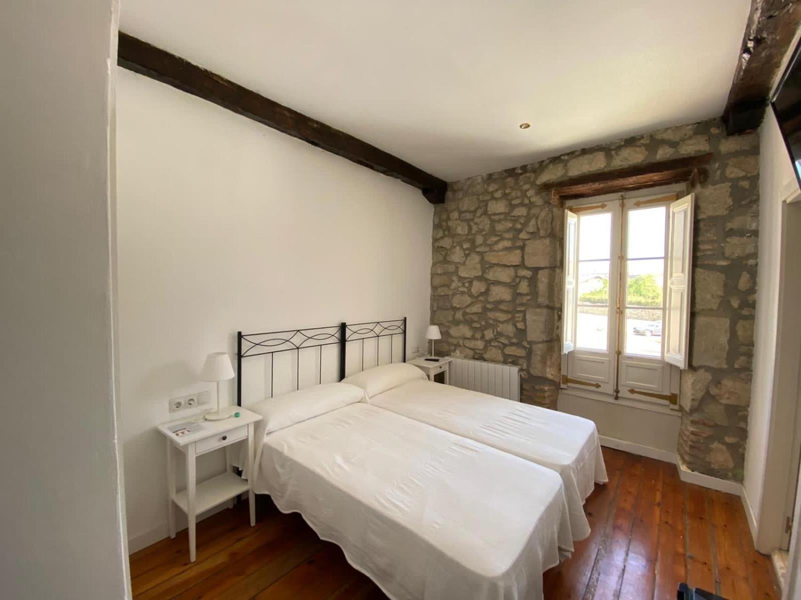 Twin Room - Photo 3