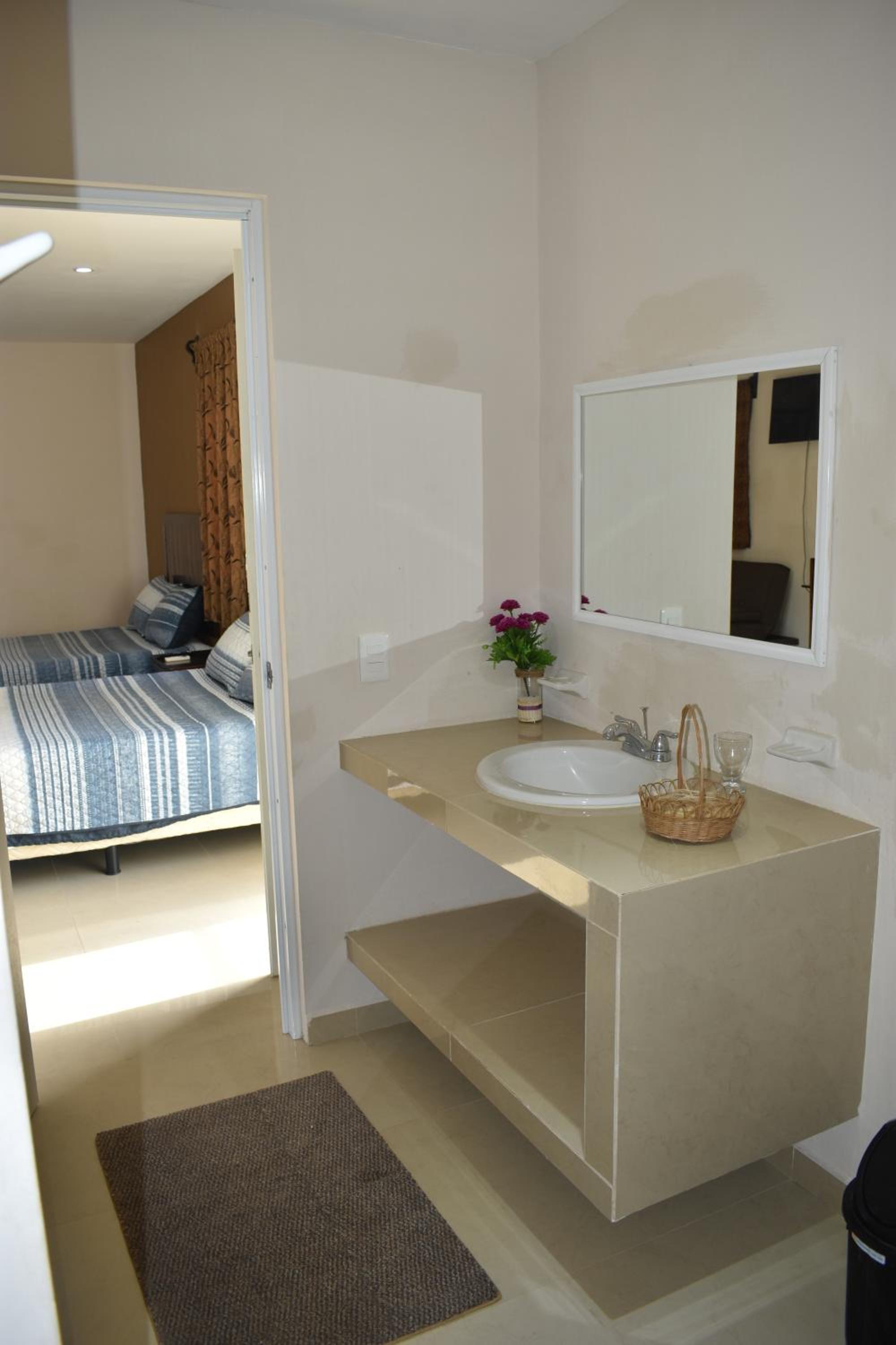 Suite - Photo 4