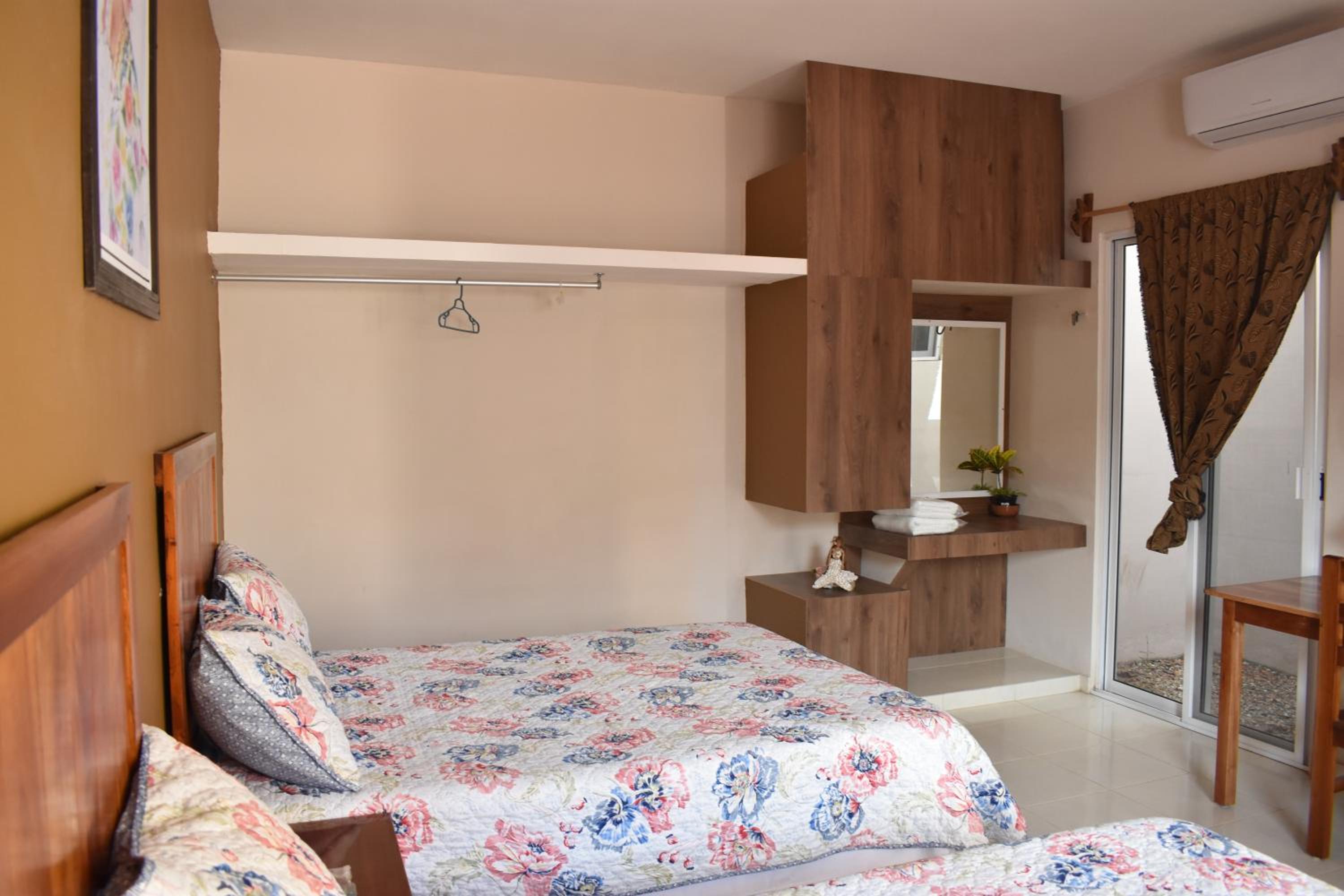 Double Room with Two Double Beds - Photo 5