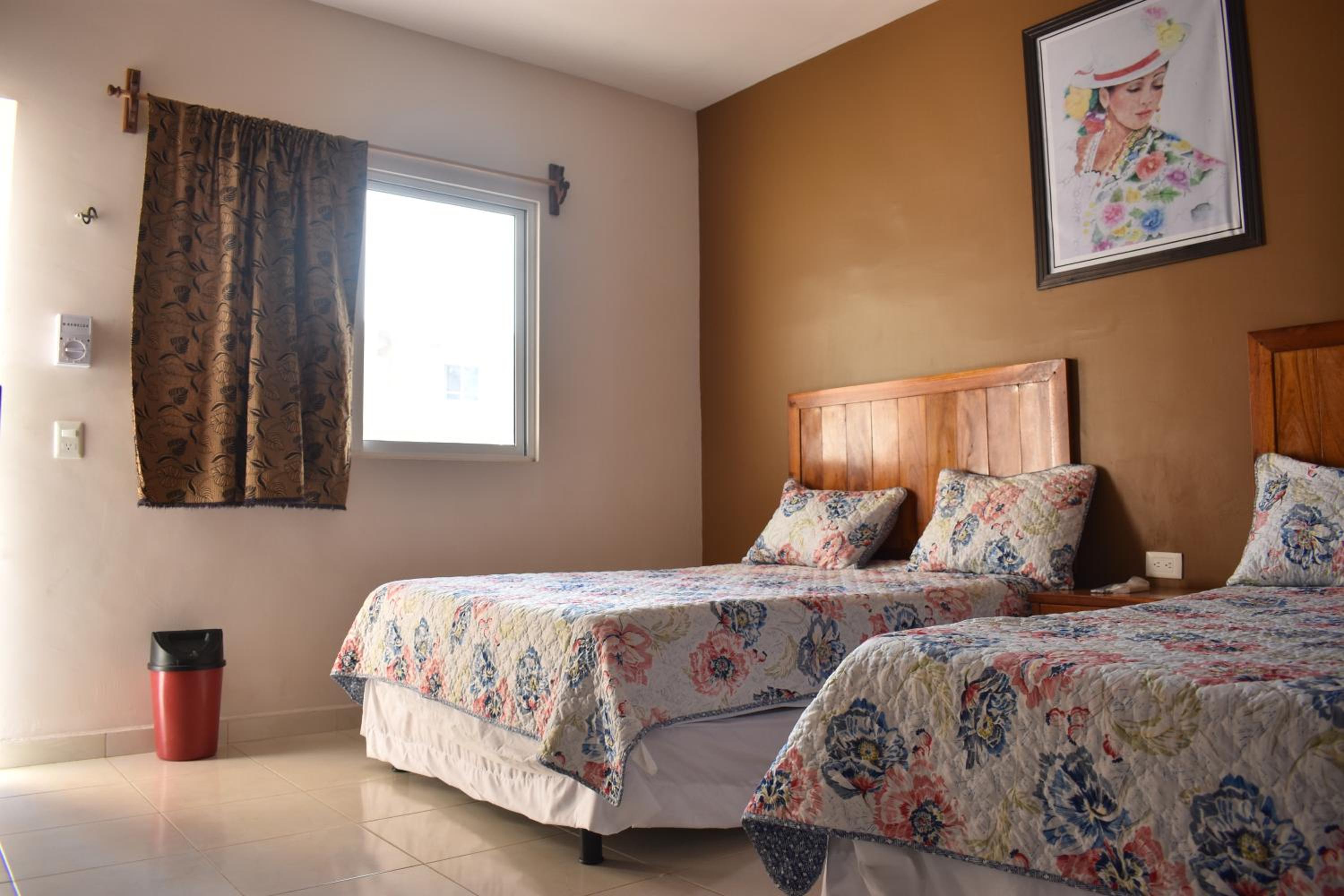 Double Room with Two Double Beds - Photo 3