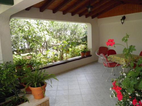 One-Bedroom Apartment with Patio