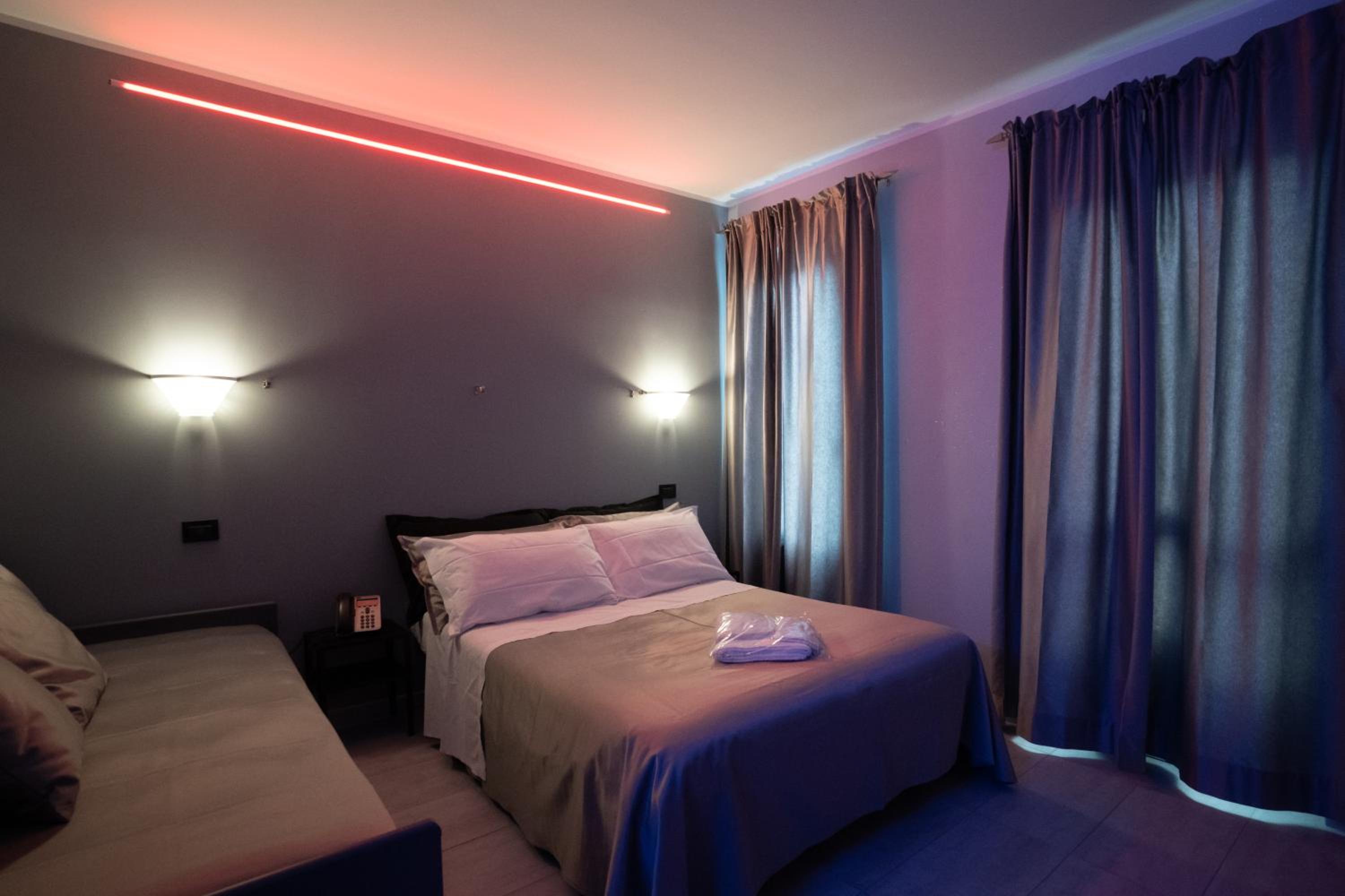 Double or Twin Room - Photo 3