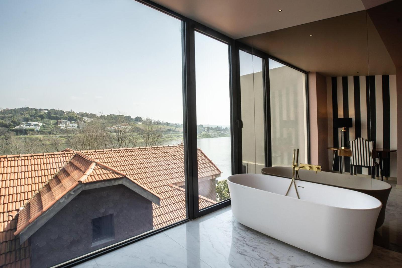 Signature Suite - Photo 5