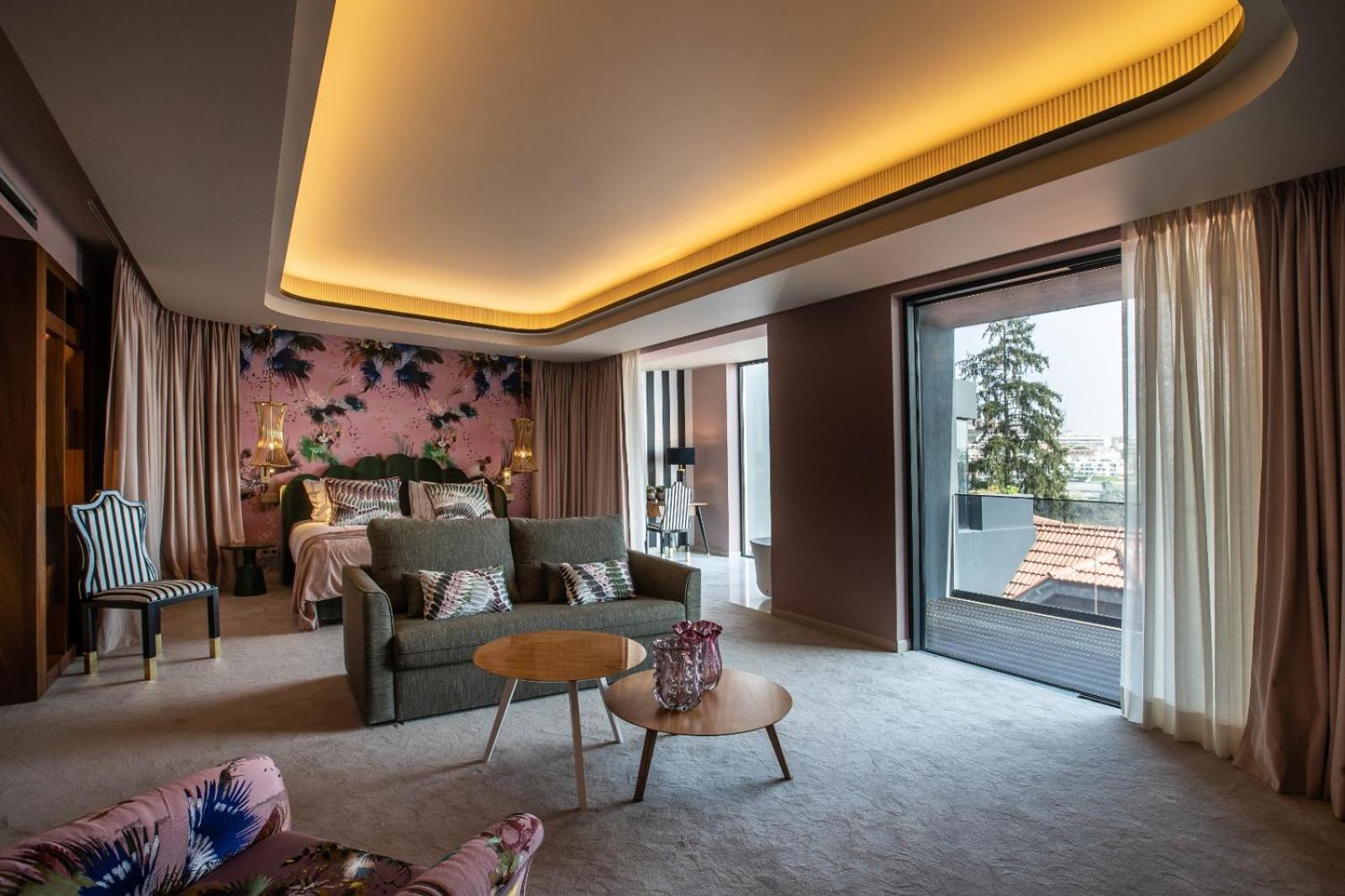 Signature Suite - Photo 4