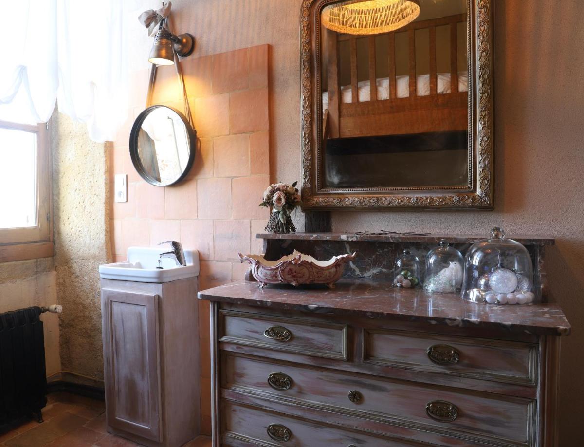 Family Room with Private Bathroom - Photo 4