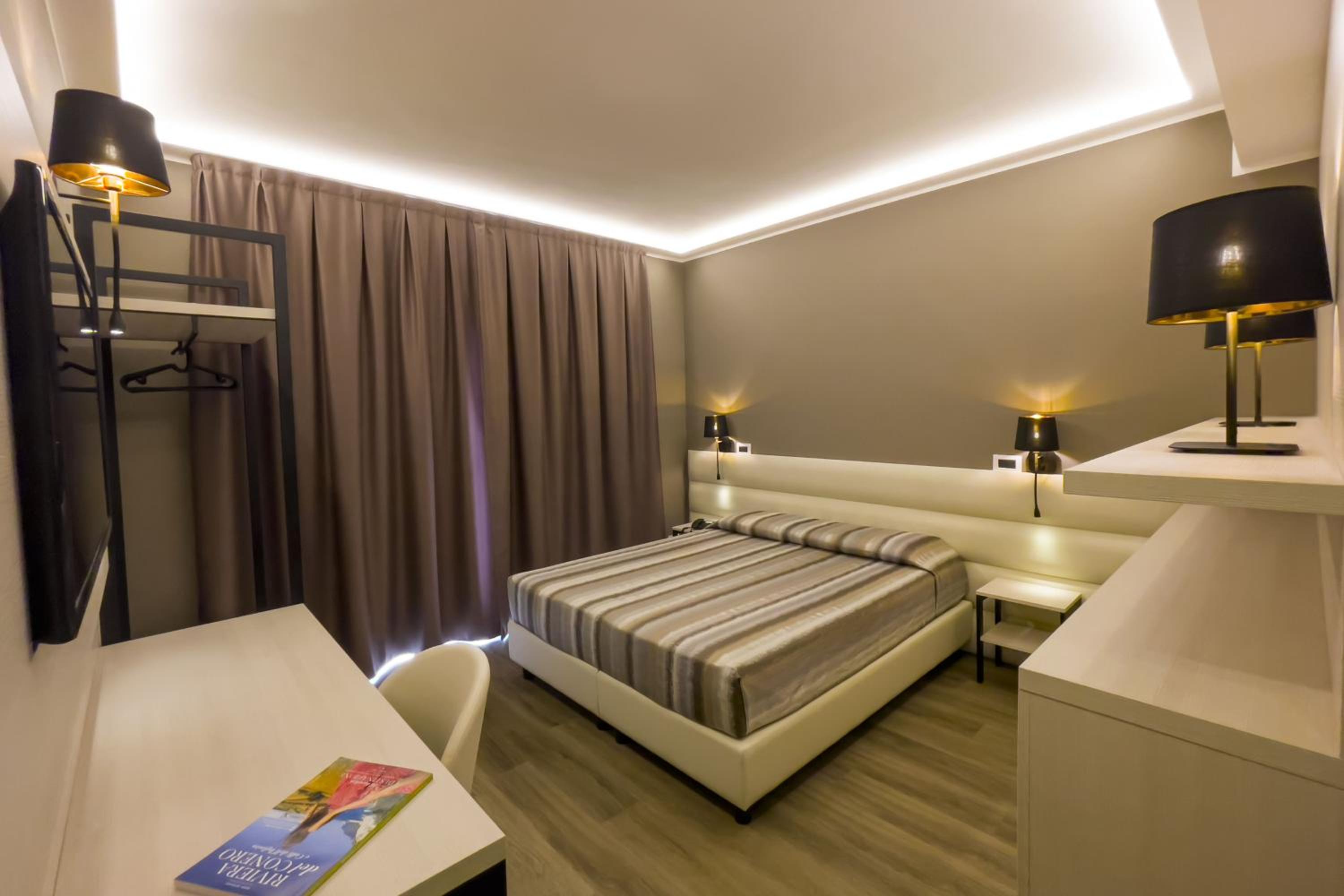 Double or Twin Room photo 3