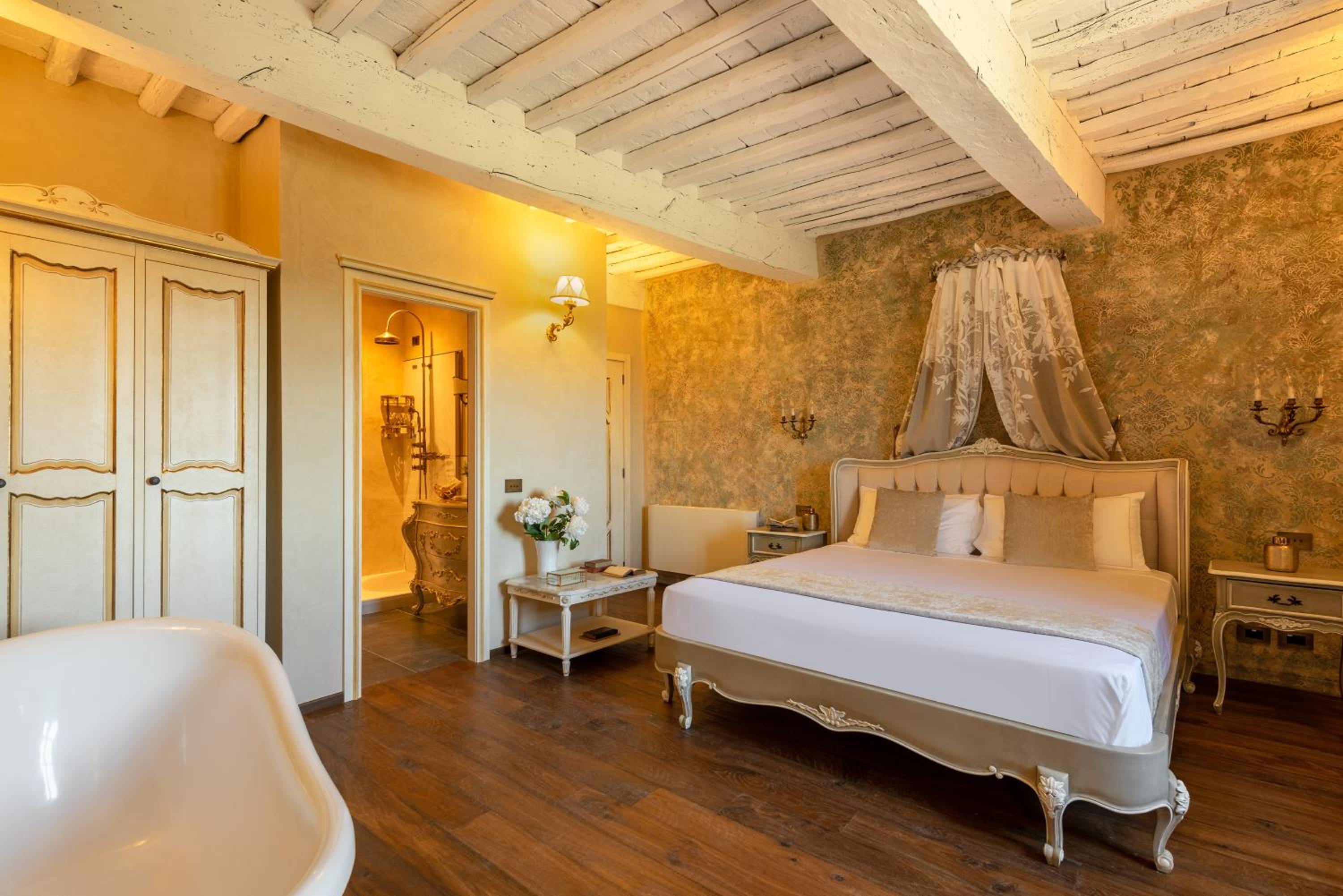 Superior King Room - Photo 1