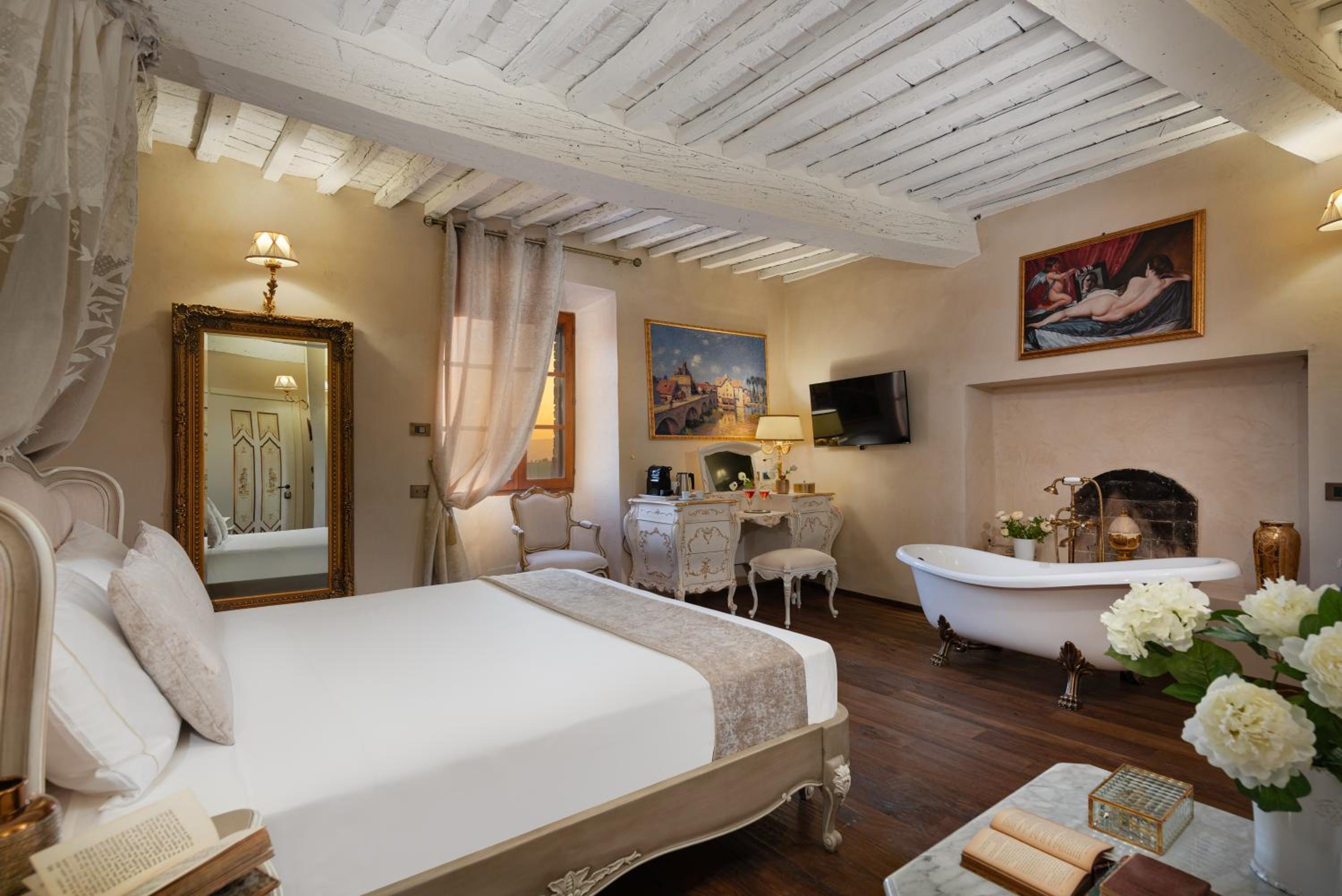 Superior King Room - Photo 4