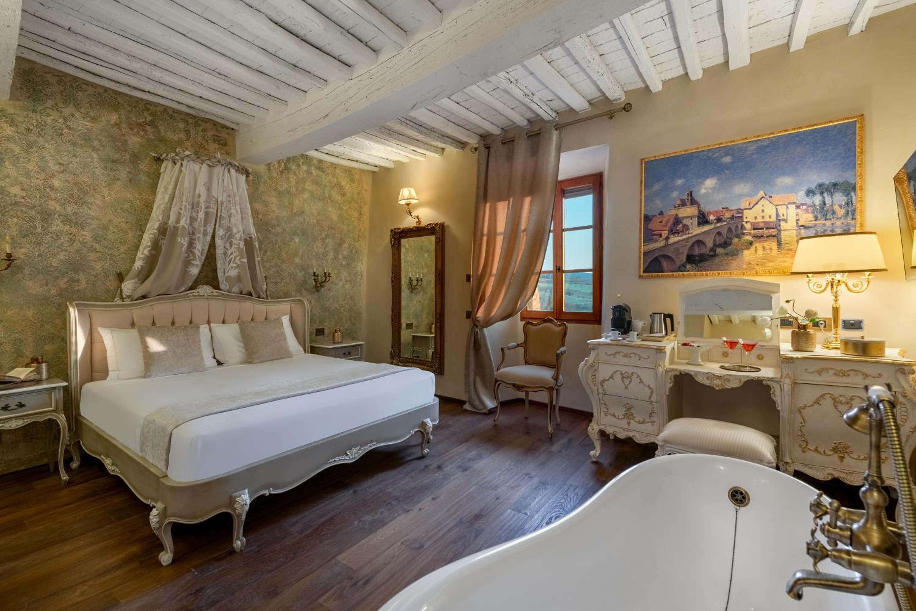 Superior King Room - Photo 2