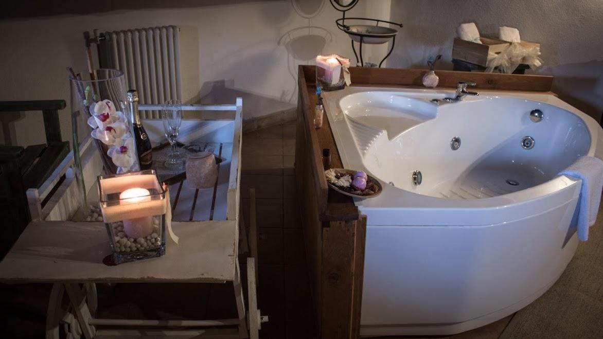 King Room with Spa Bath - Photo 3