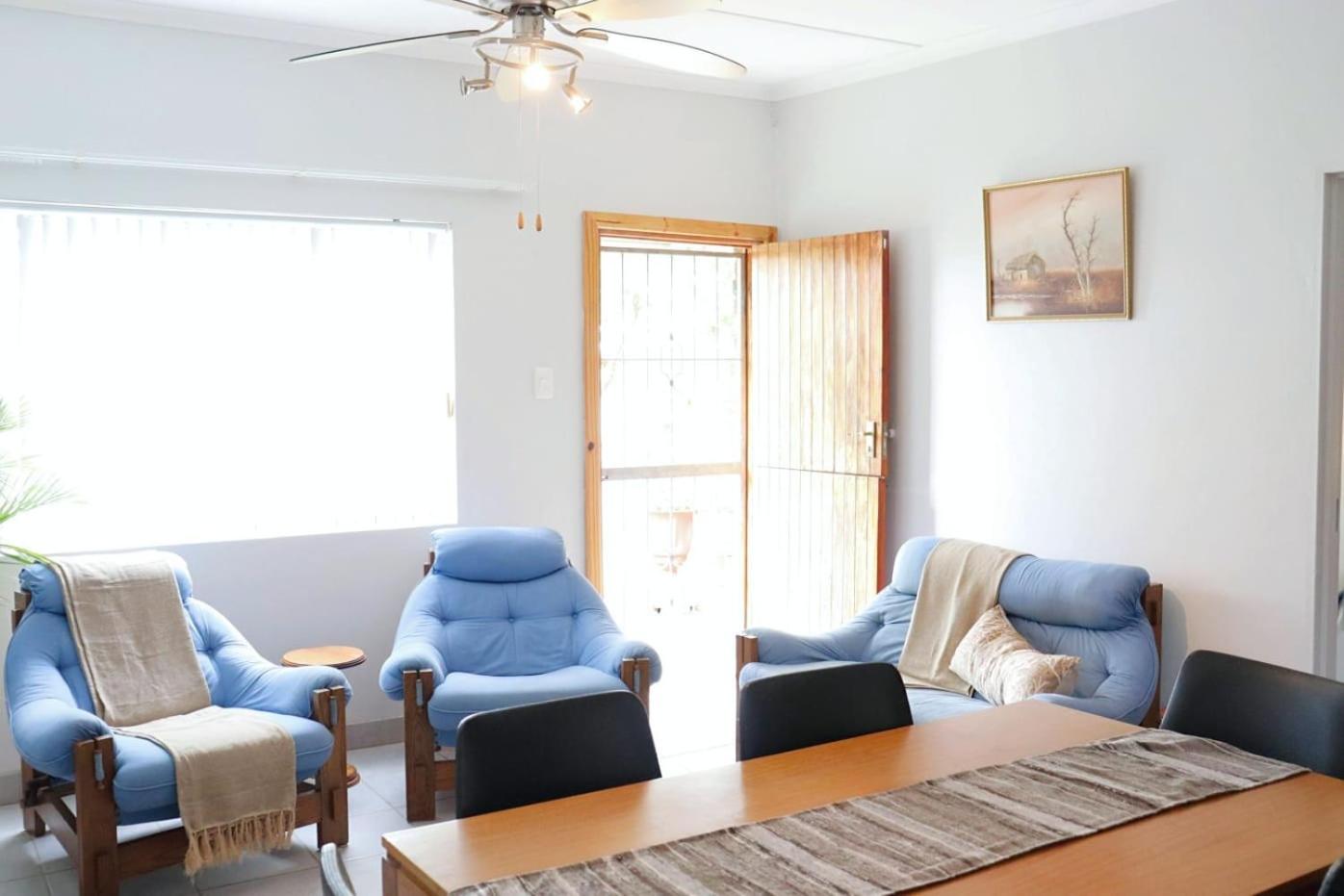 One-Bedroom Apartment - Photo 2