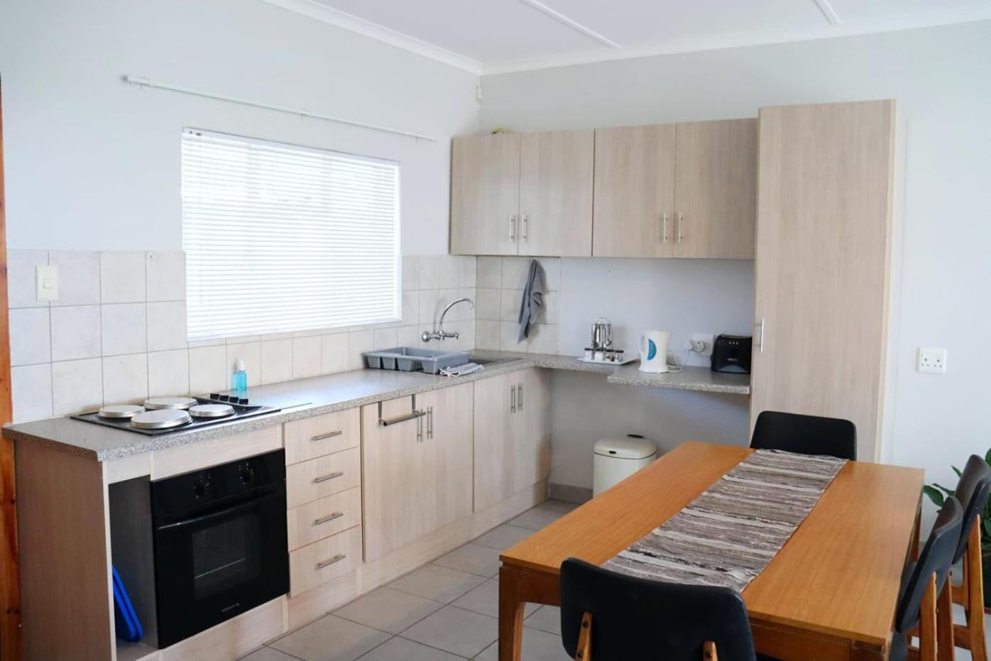 One-Bedroom Apartment - Photo 3