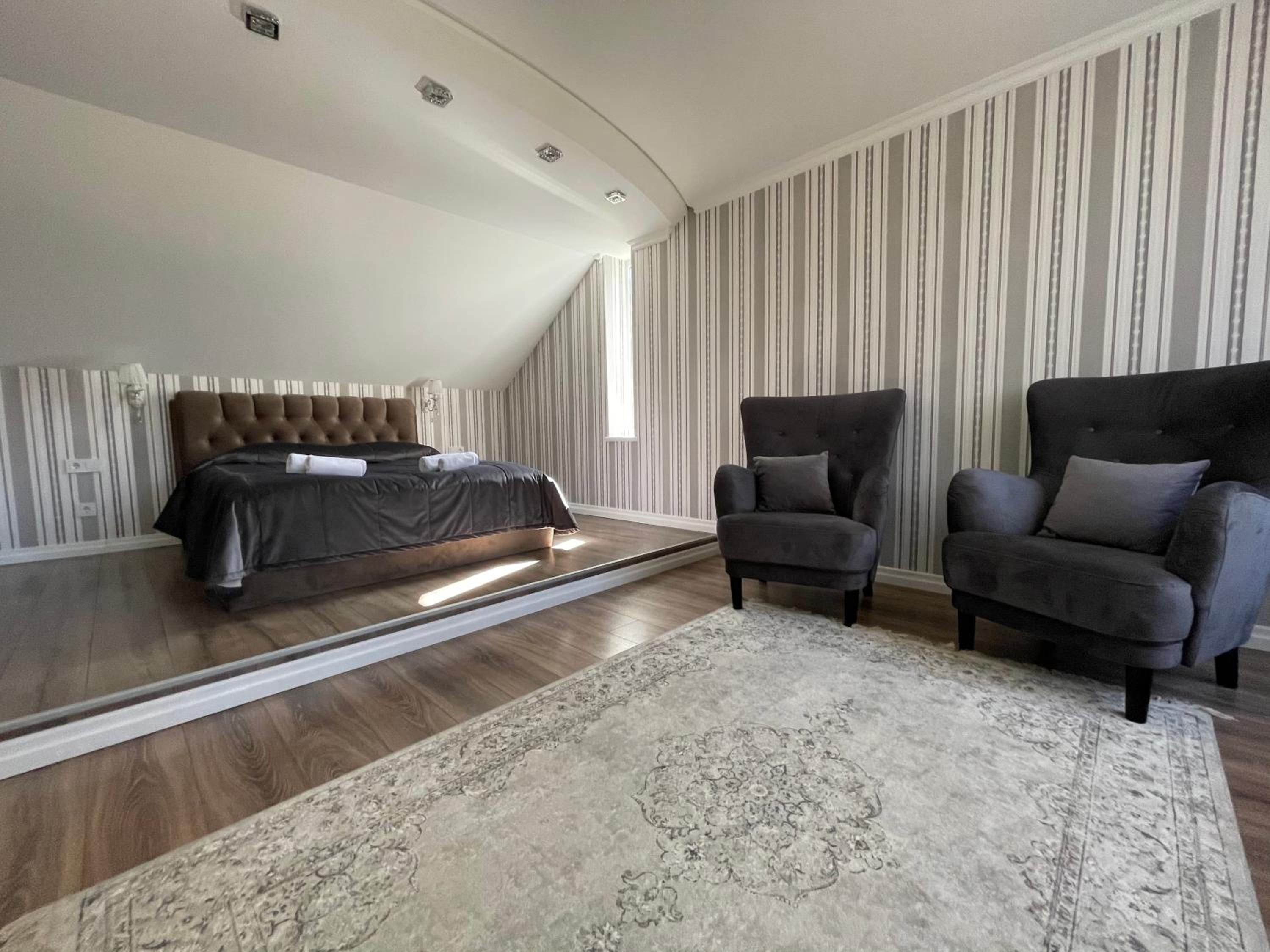 Luxury Family Room with Balcony photo 1
