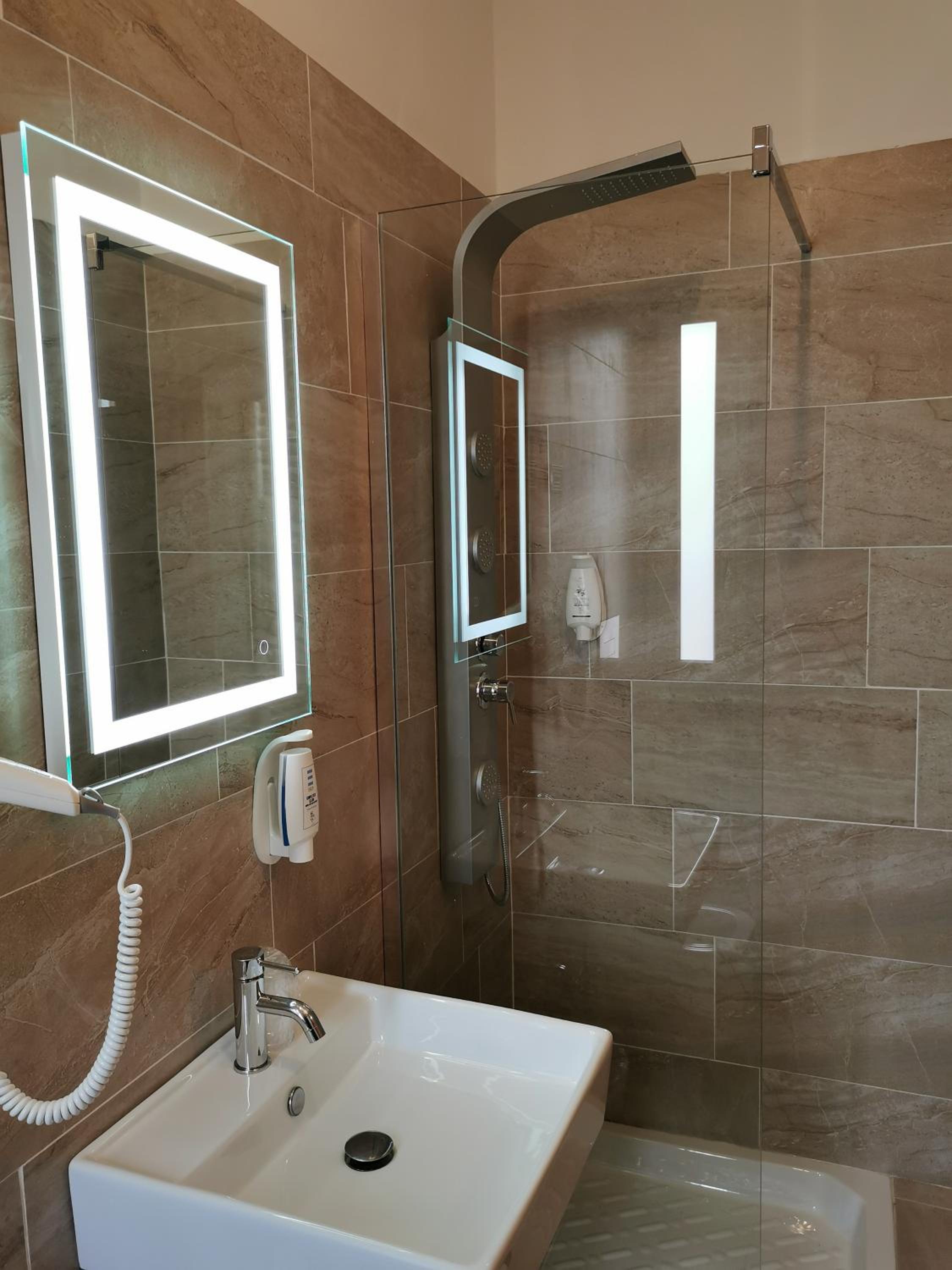 Triple Room with Bathroom photo 3