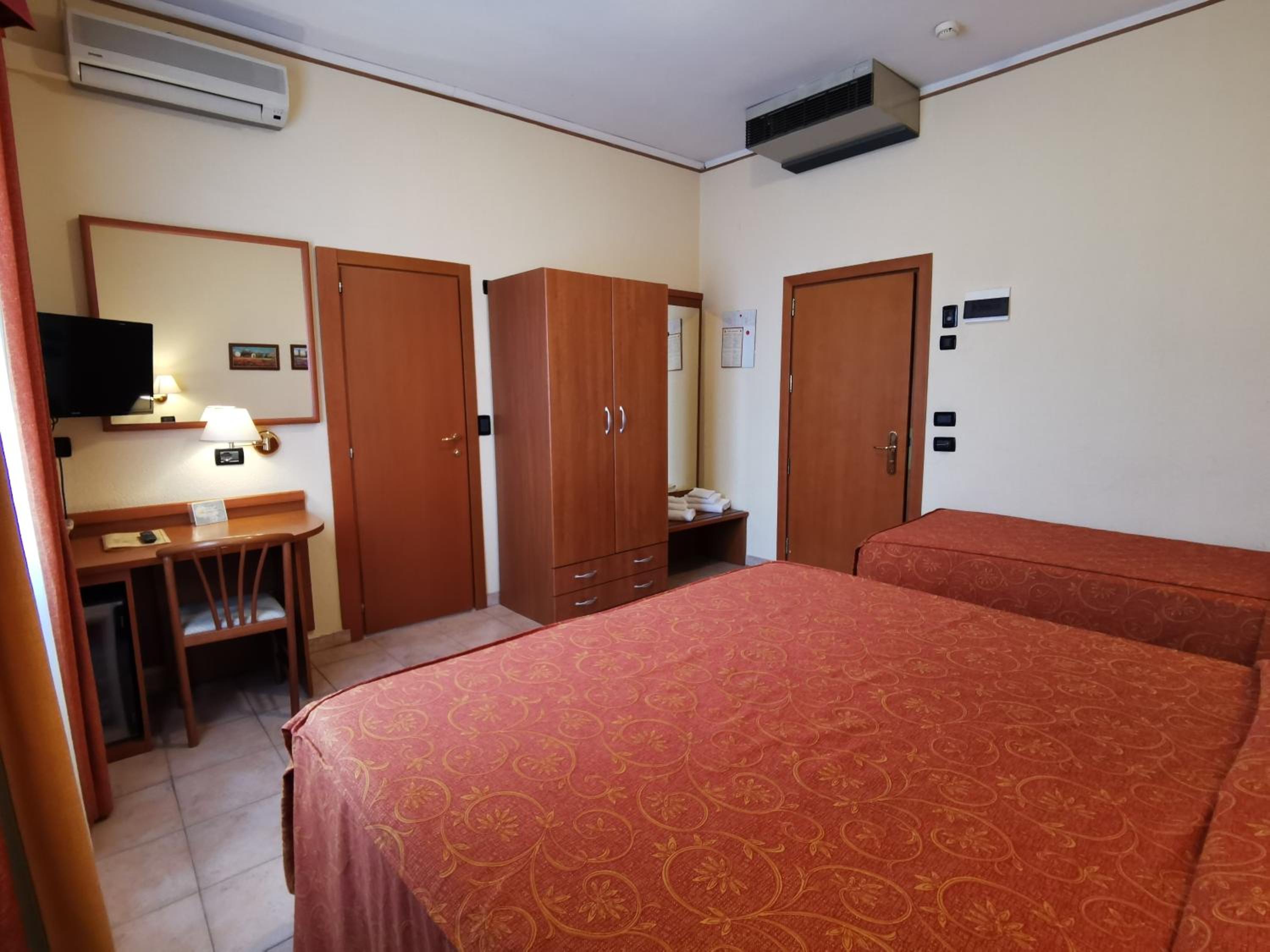 Triple Room with Bathroom photo 2