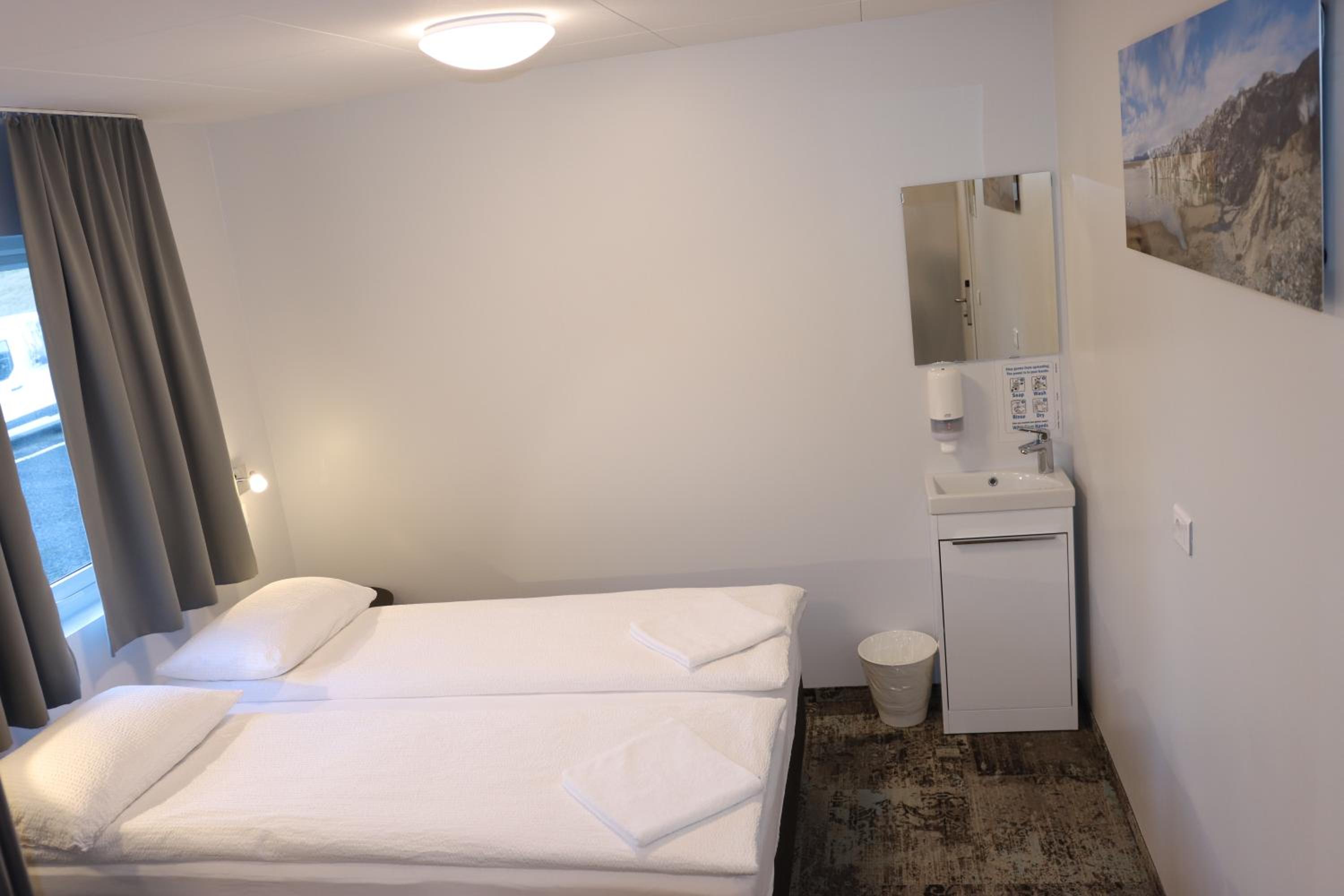 Economy Quadruple Room with Shared Bathroom photo 3