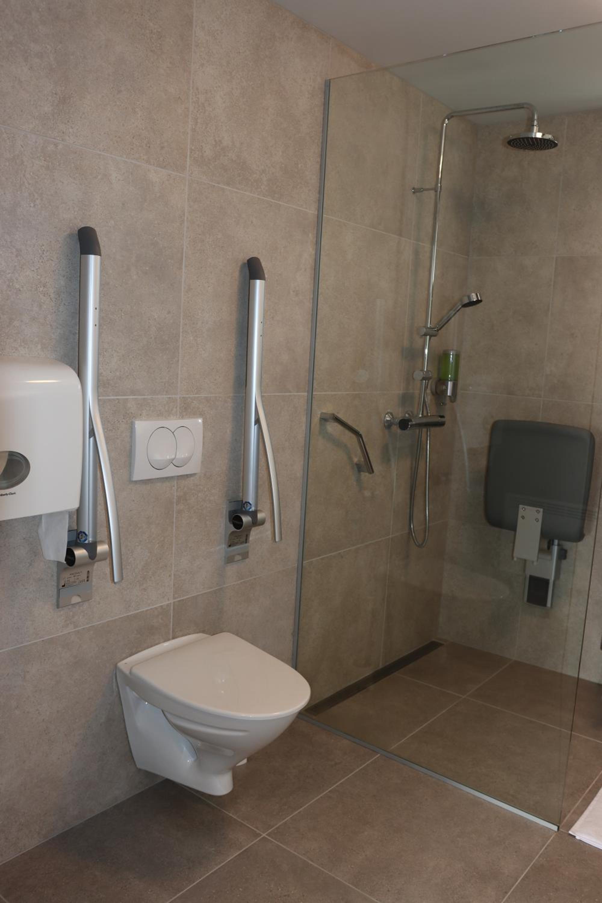Twin Room with Shared Bathroom photo 3