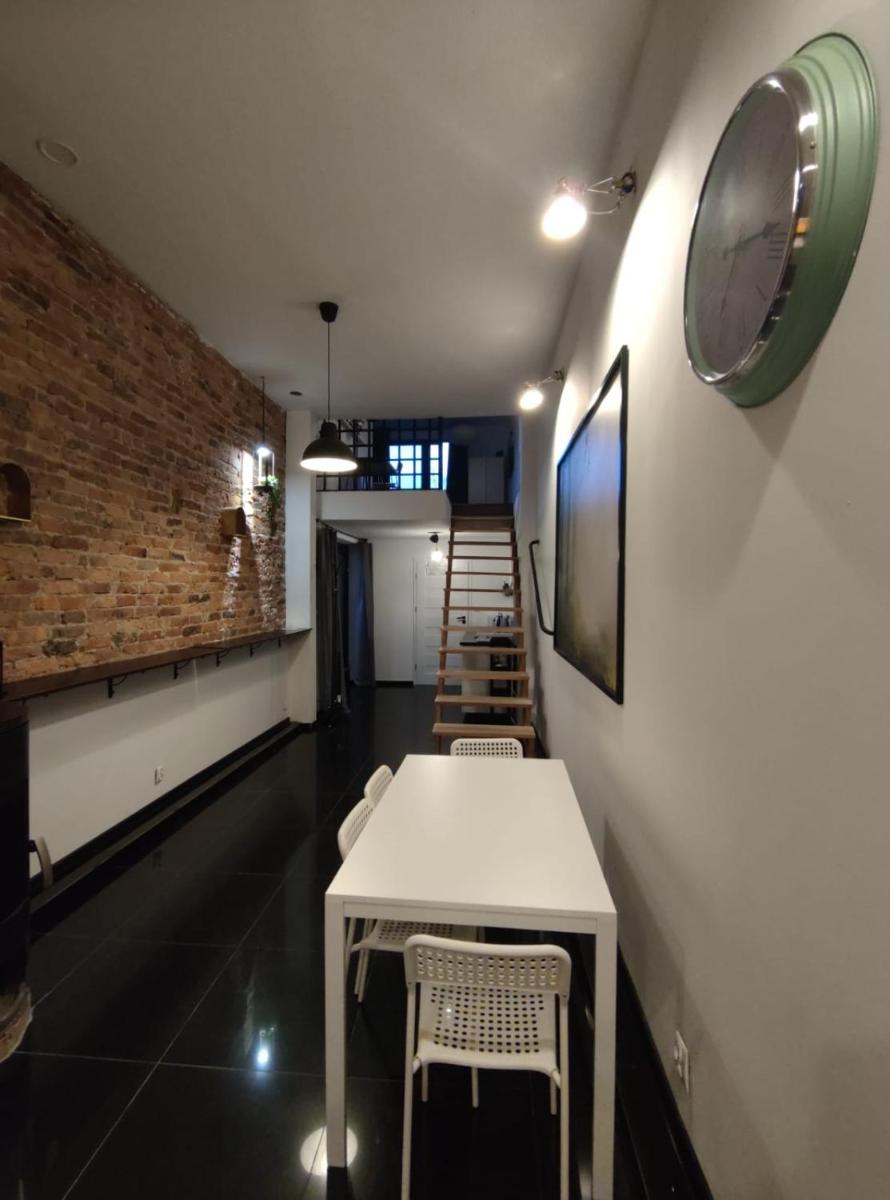 Studio Apartment - Photo 18