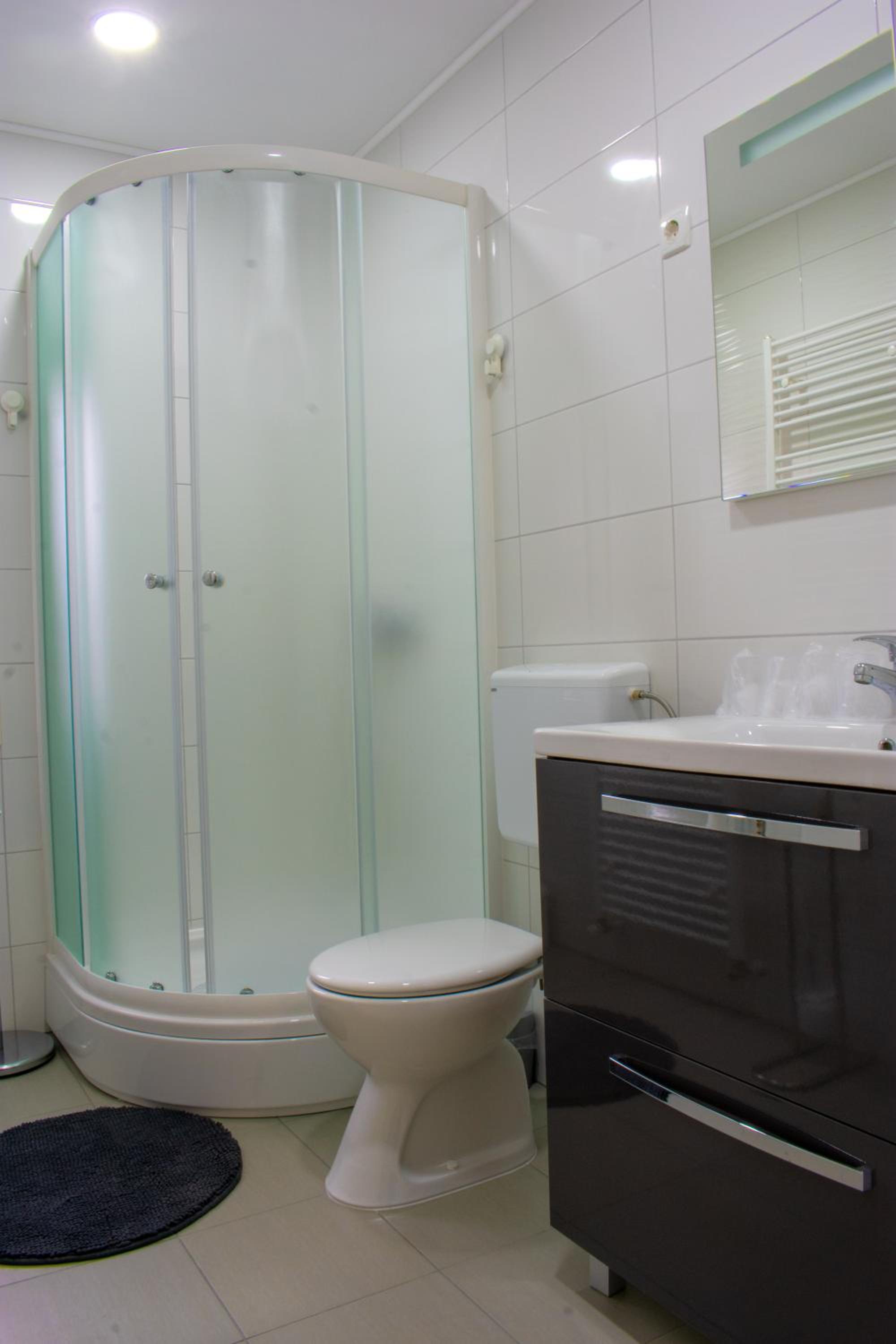One-Bedroom Apartment - Photo 3