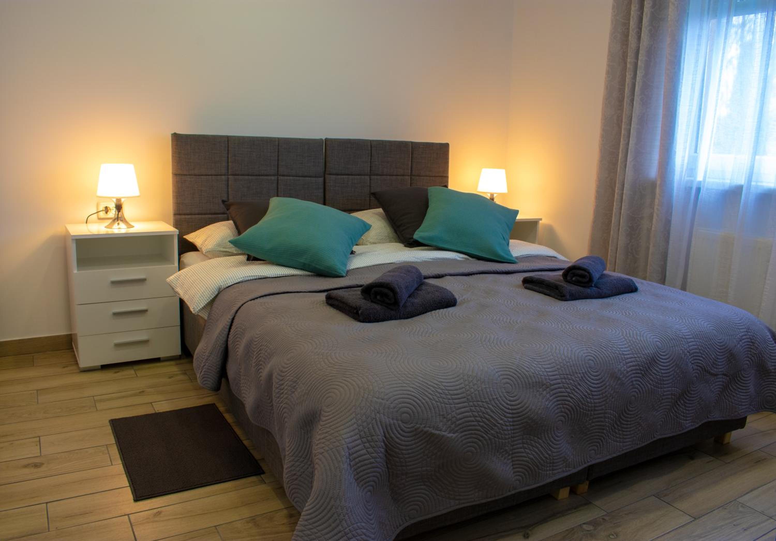 One-Bedroom Apartment - Photo 2