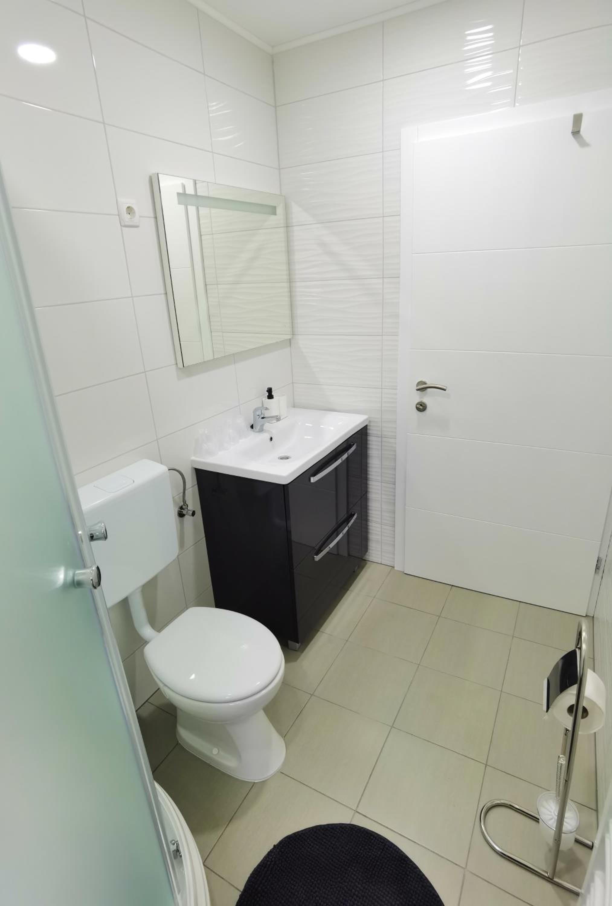 One-Bedroom Apartment - Photo 6