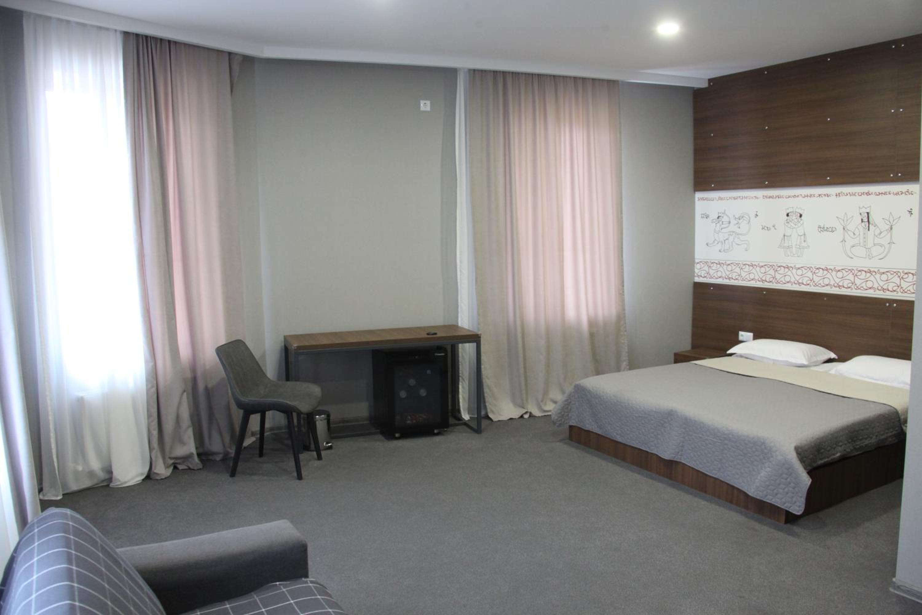 Superior King Room - Photo 3