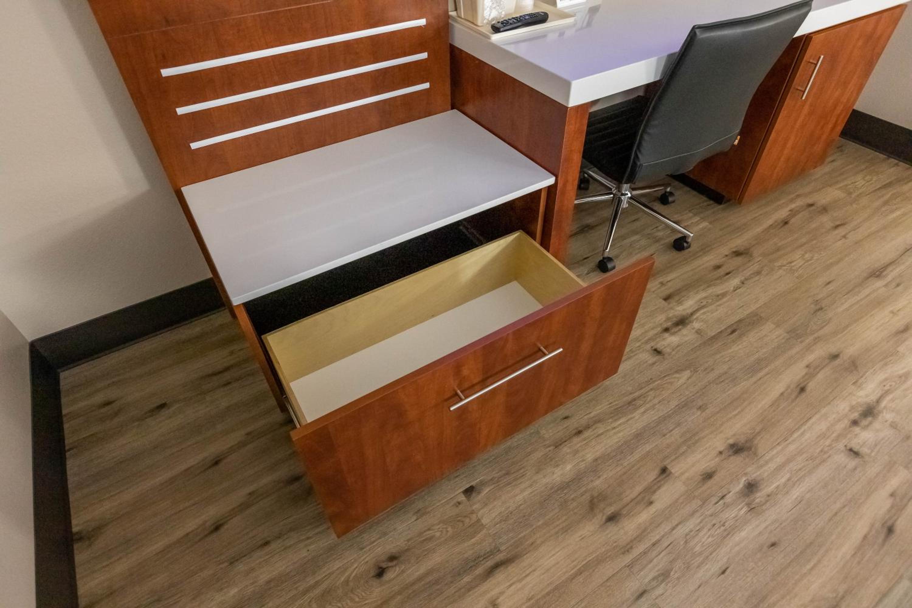 Two Queen Beds Studio Suite - Non-Smoking - Photo 3