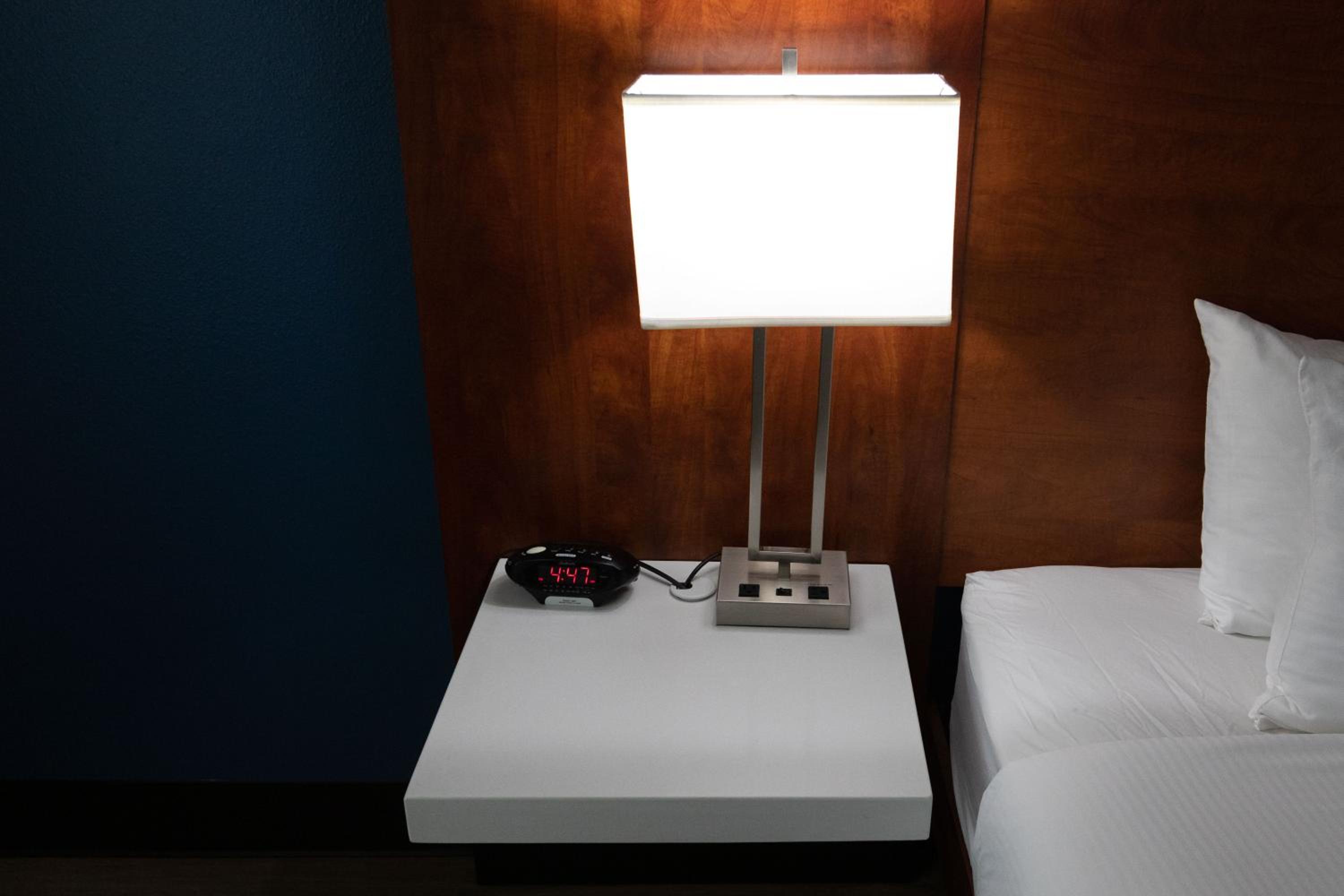 One King Bed - Non-Smoking - Photo 15