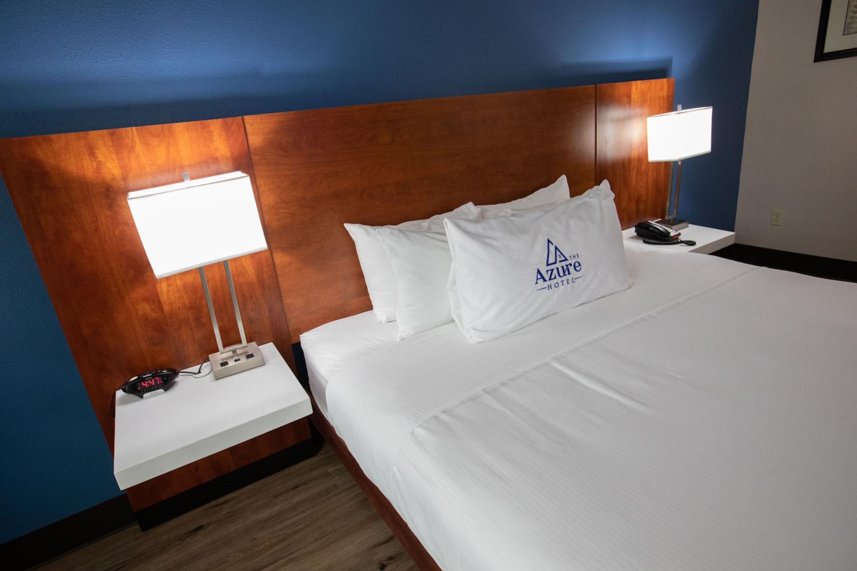 One King Bed - Non-Smoking - Photo 13