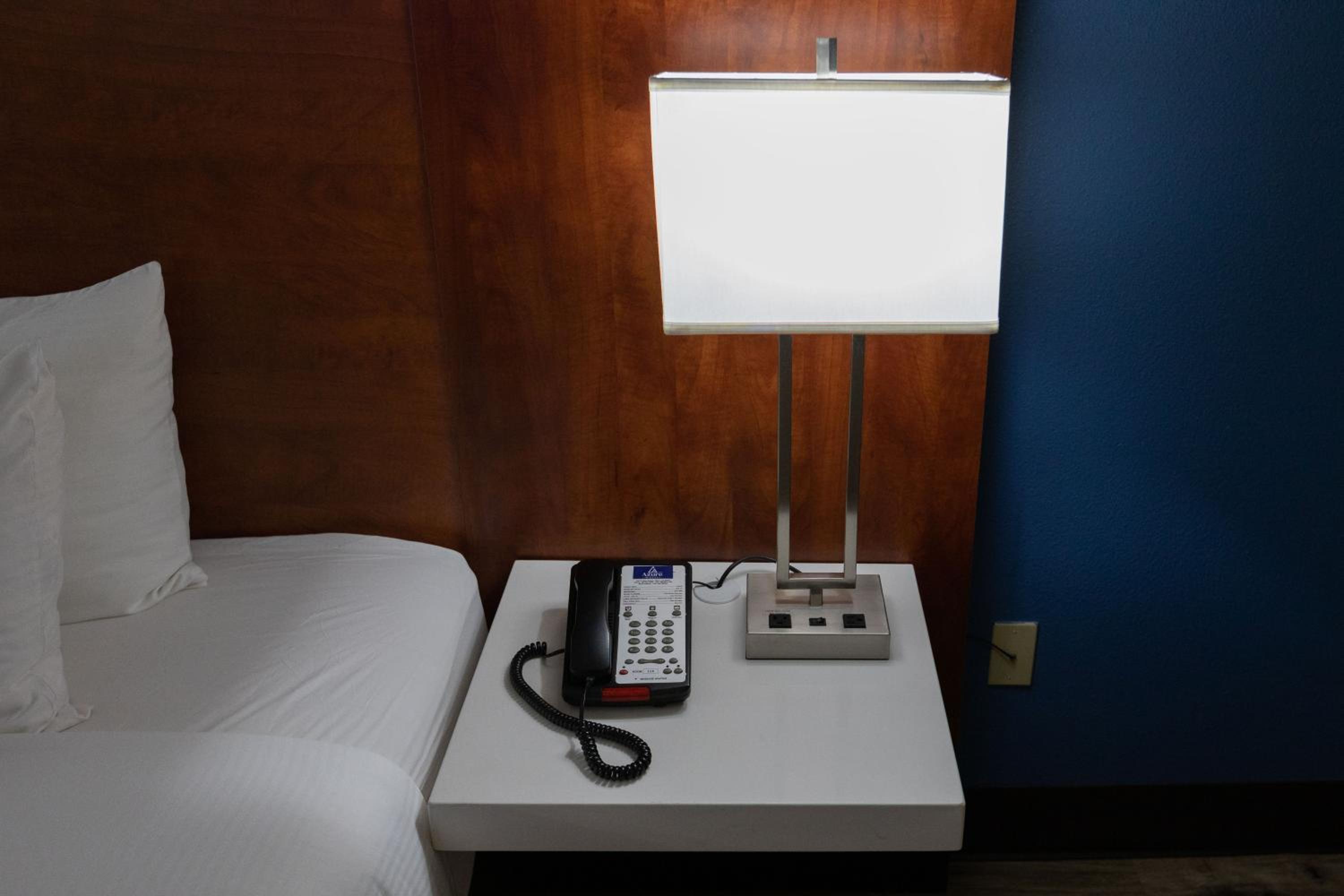 One King Bed - Non-Smoking - Photo 14