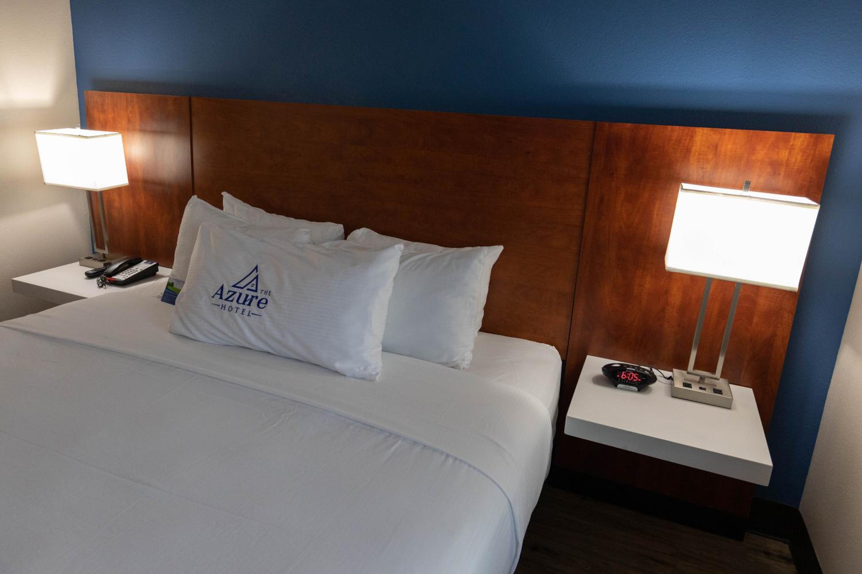 One King Bed Studio Suite - Non-Smoking - Photo 17