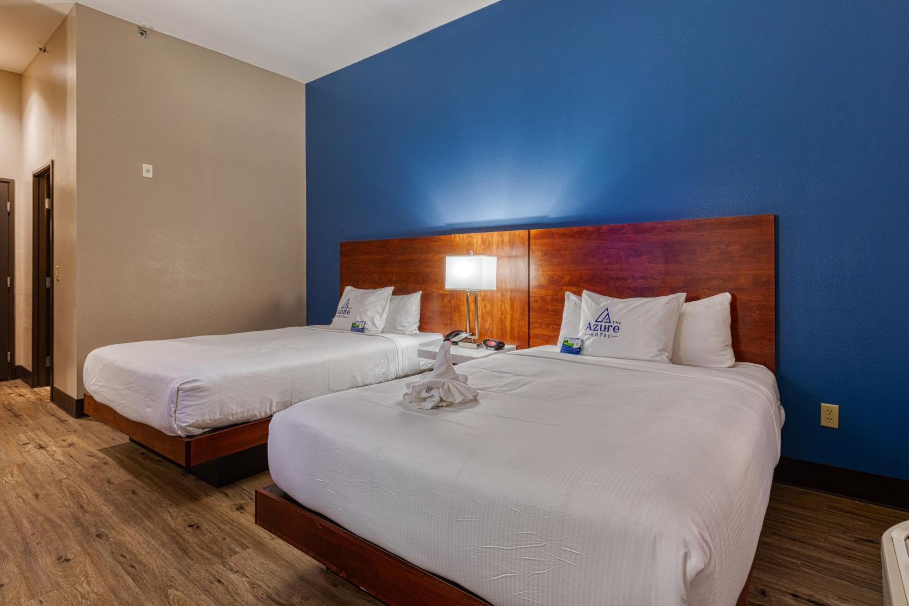 Two Queen Beds - Non-Smoking - Photo 2