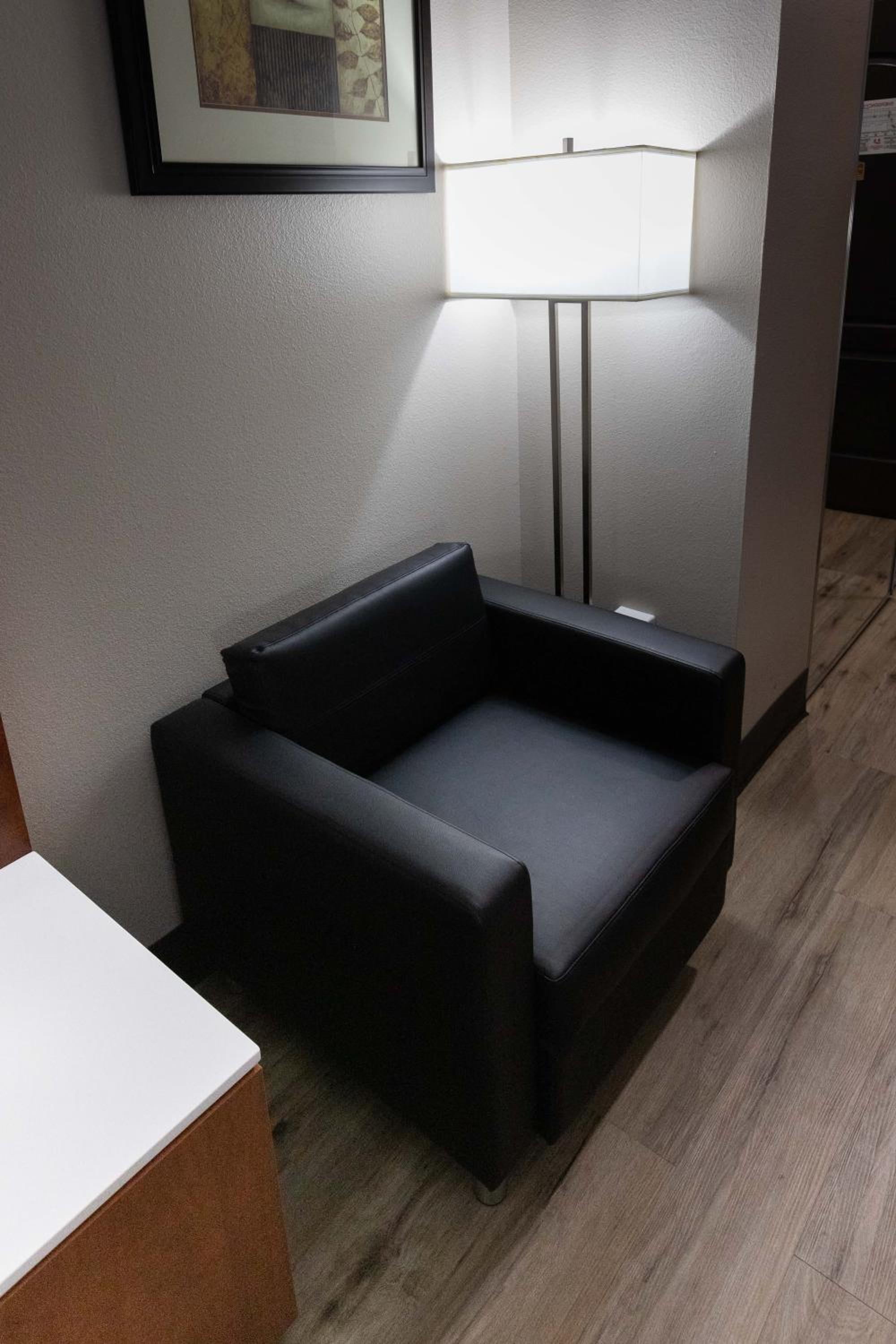 Two Queen Beds - Non-Smoking - Photo 14