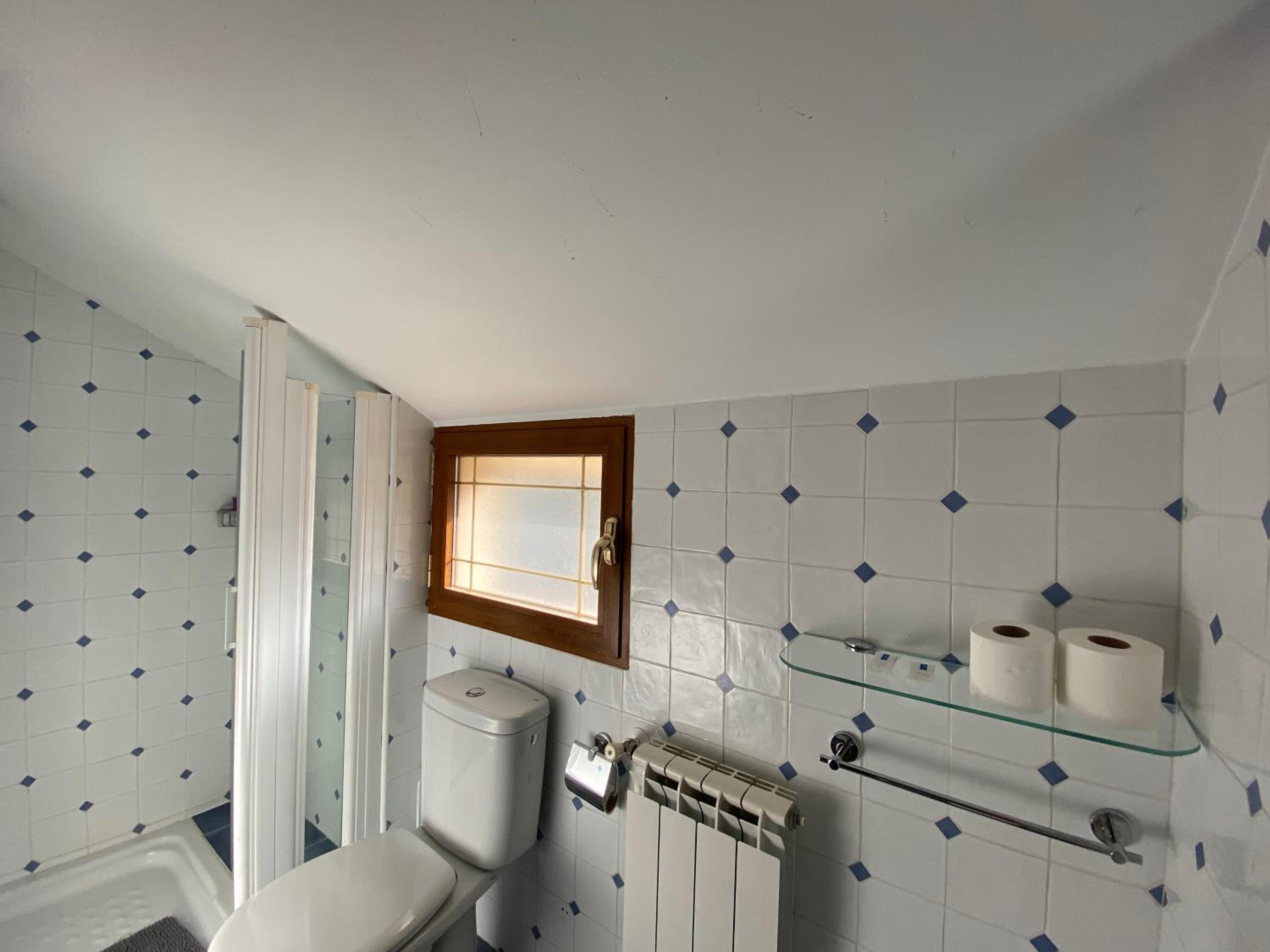 Family Room with Bathroom photo 3