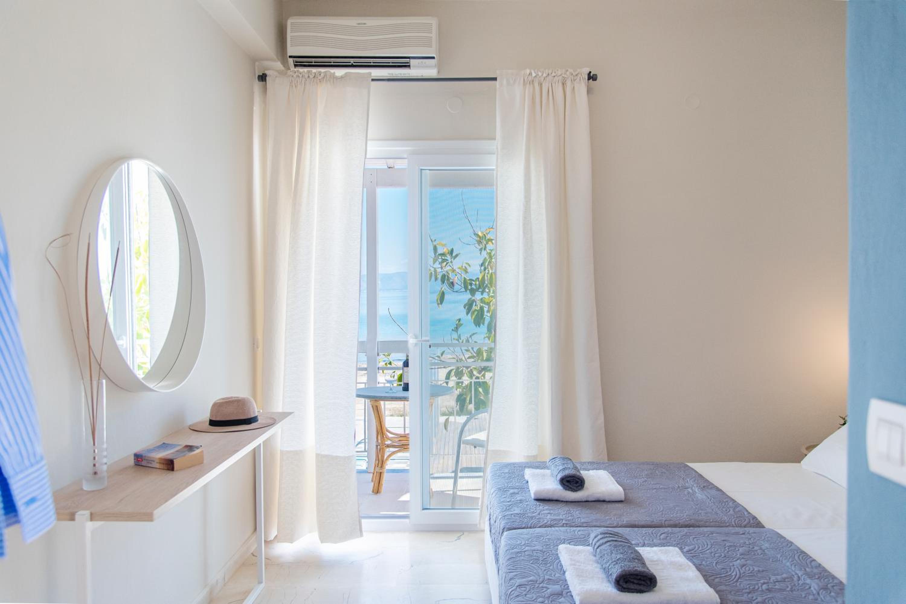 Standard Twin Room with Sea View