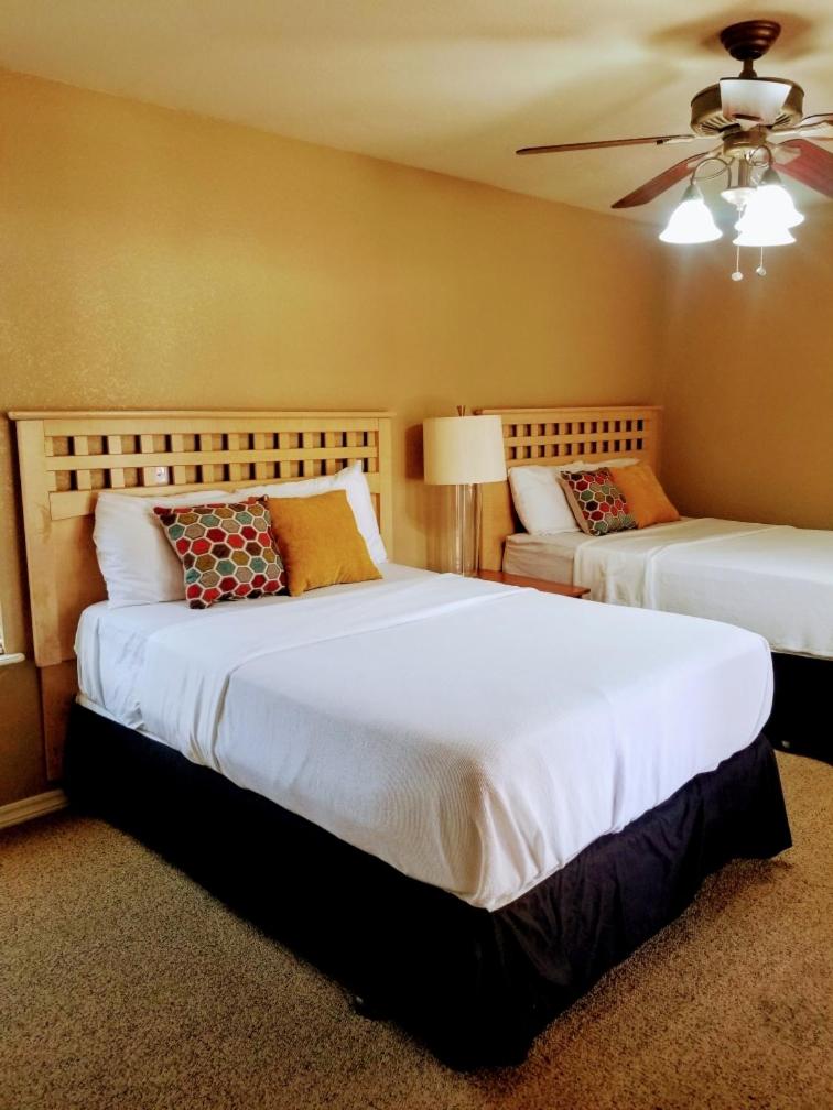 Two-Bedroom House - Photo 1