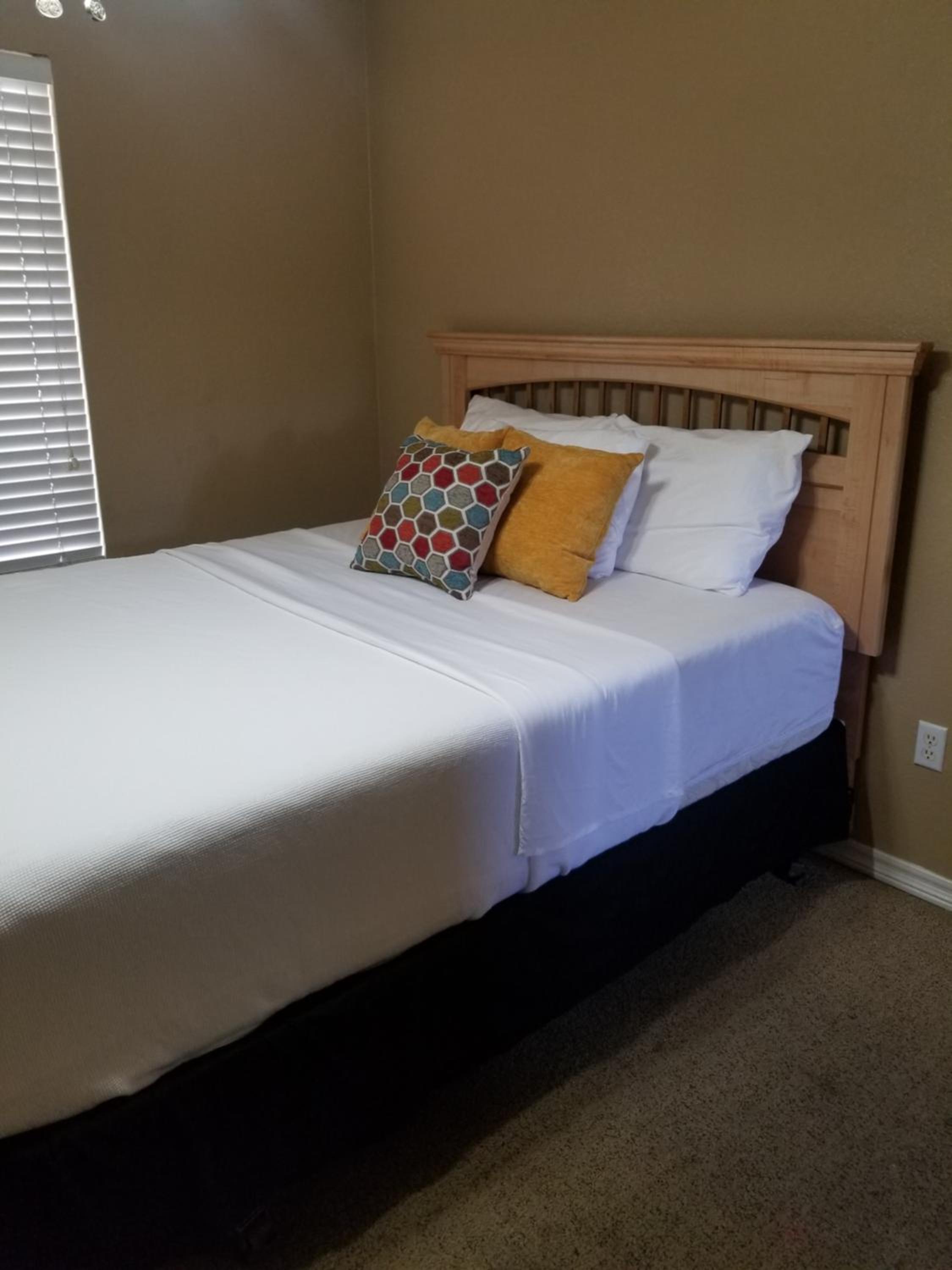 Two-Bedroom House - Photo 34