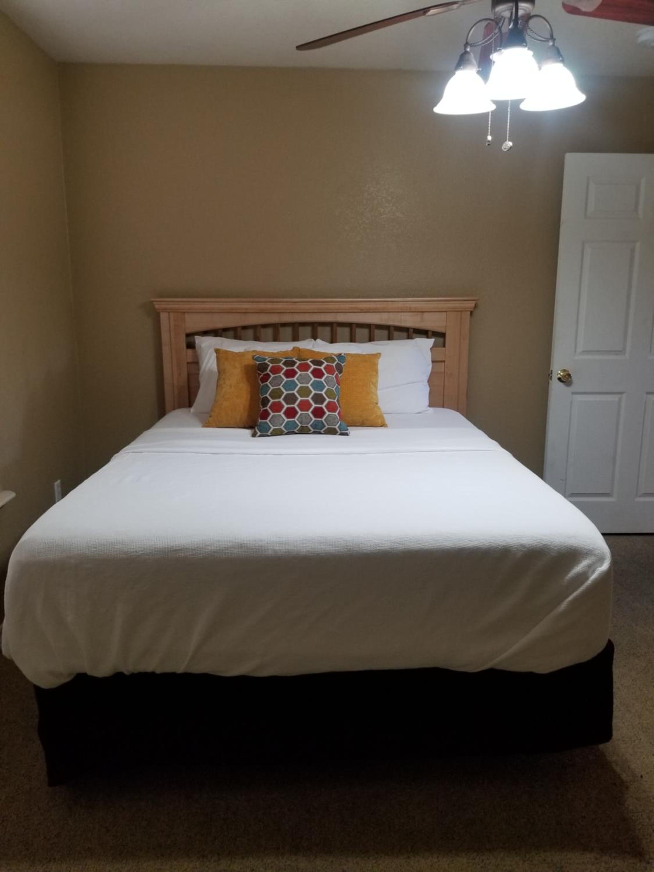 Two-Bedroom House - Photo 35