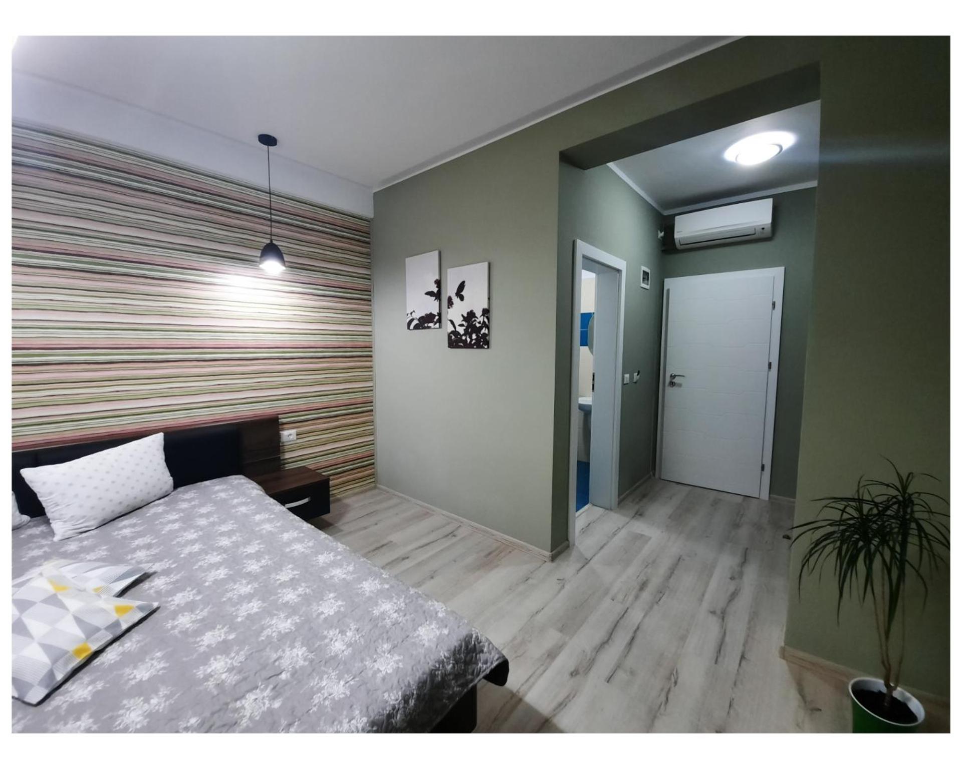 Deluxe Room (2 Adults + 1 Child)