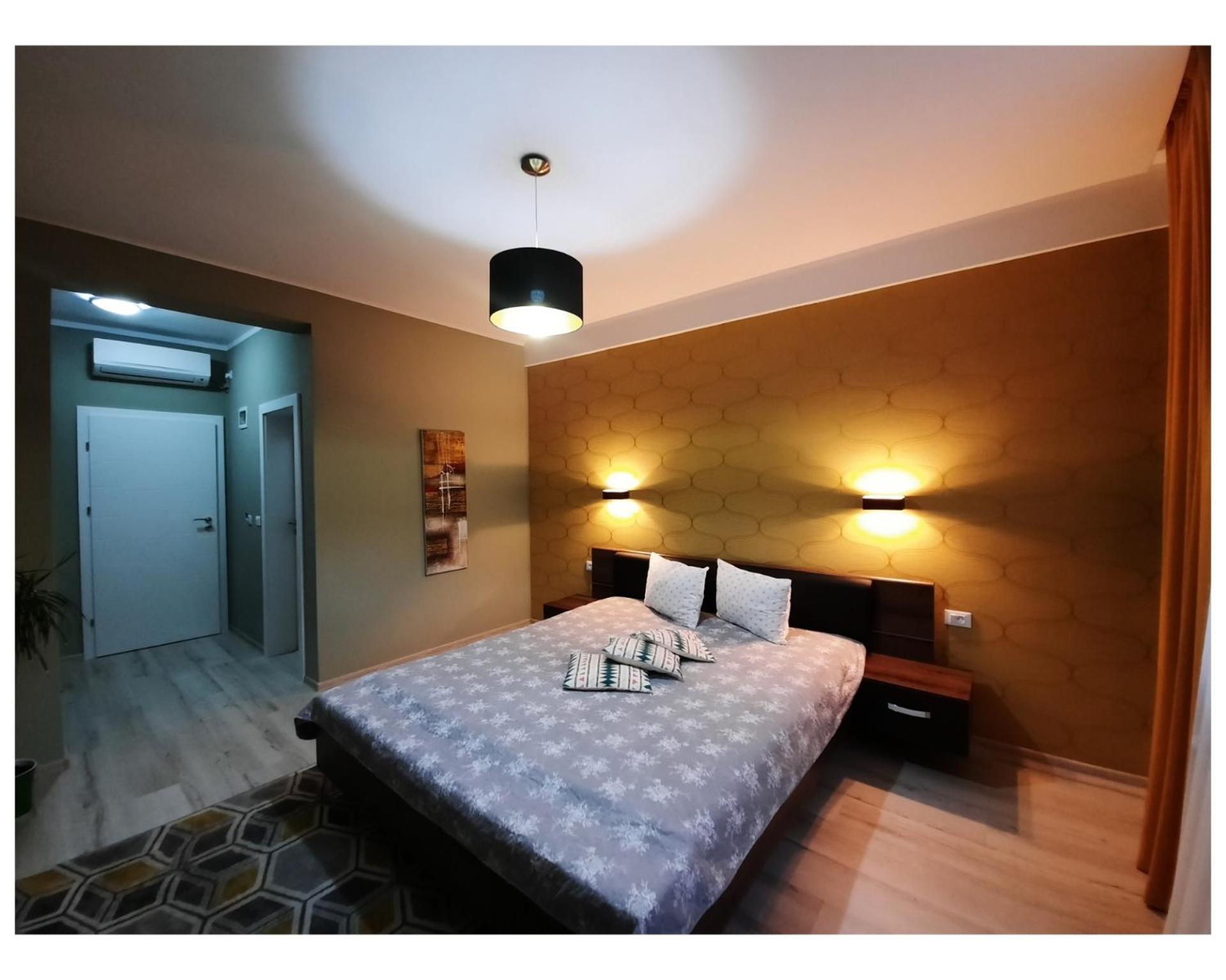 Deluxe Room (2 Adults + 1 Child)